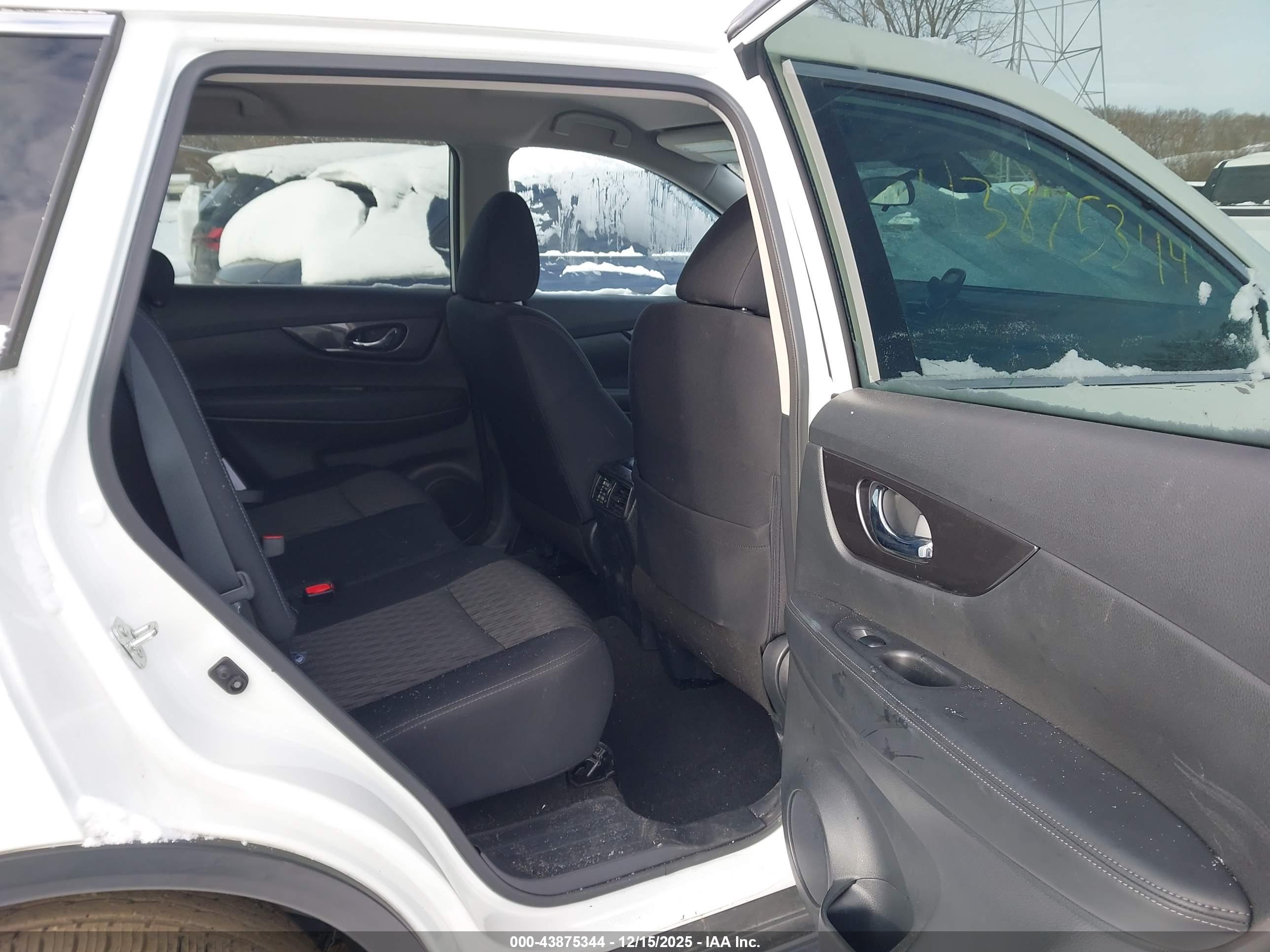 NISSAN ROGUE image 8