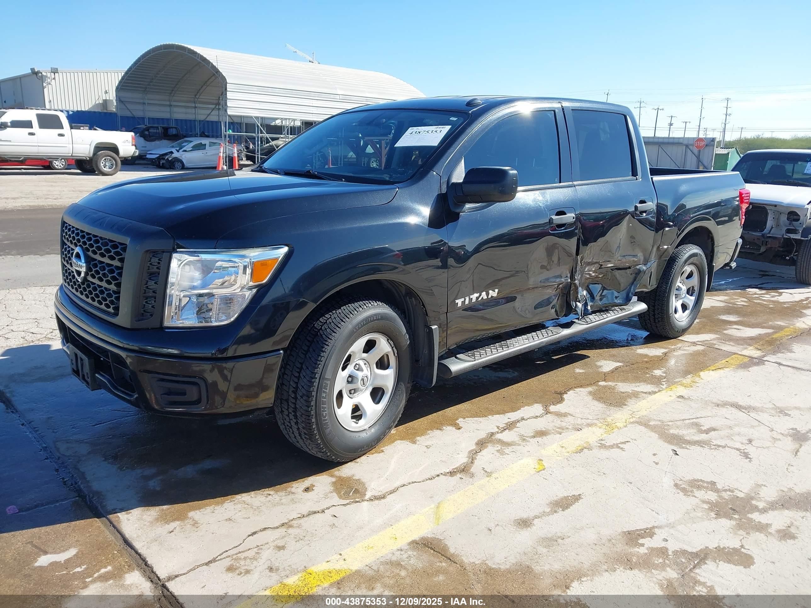 NISSAN TITAN image 2