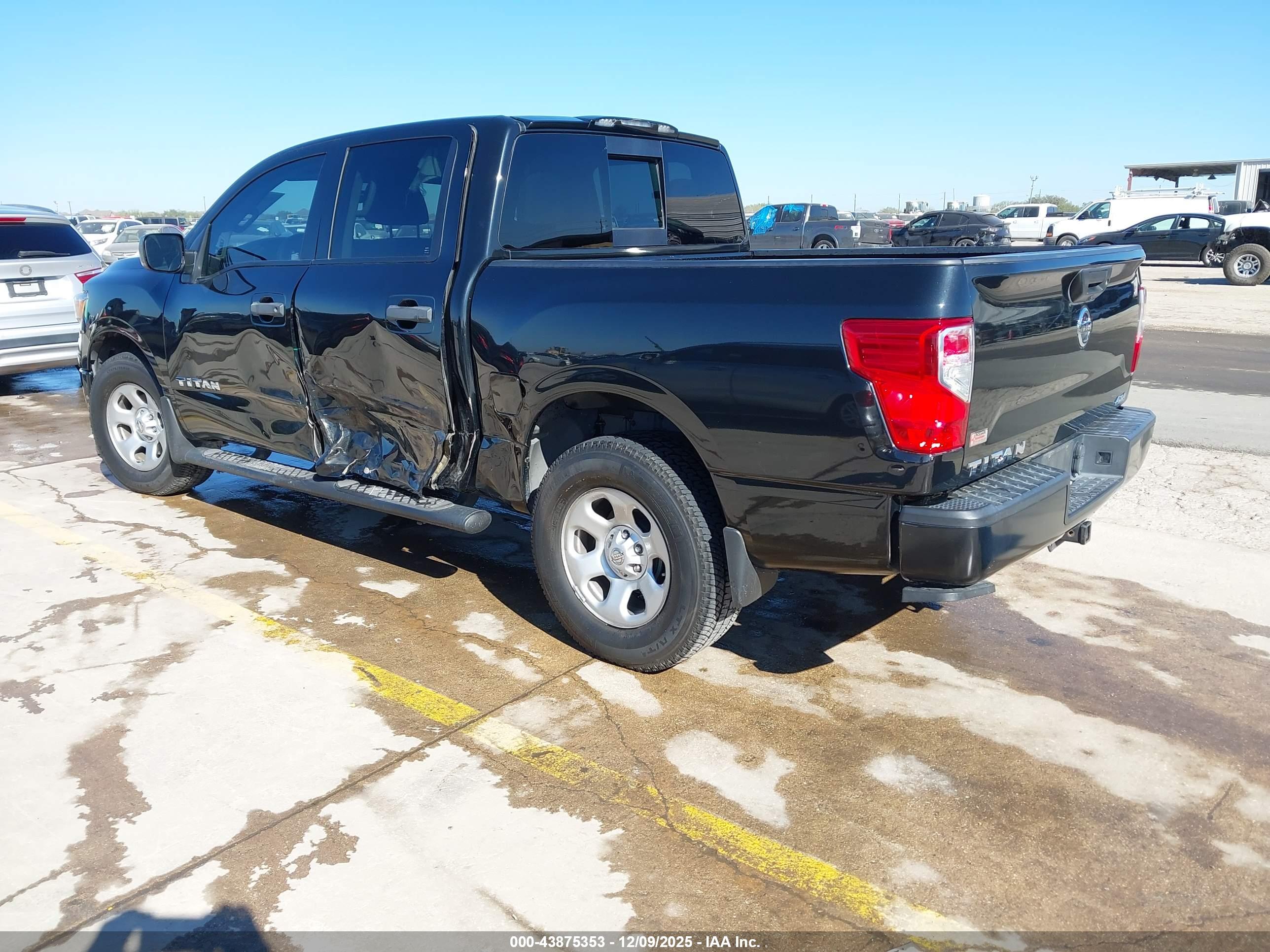 NISSAN TITAN image 3