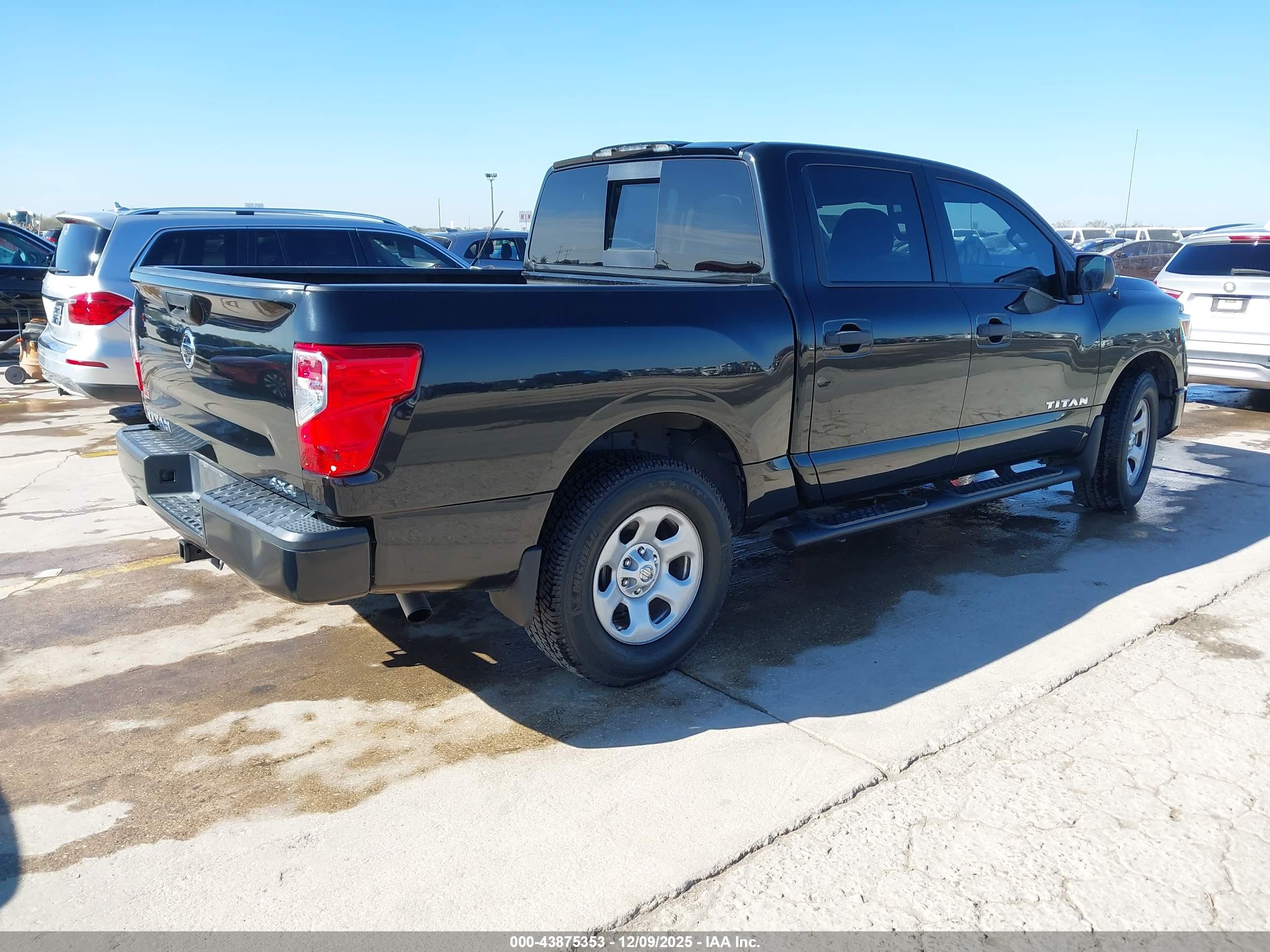 NISSAN TITAN image 4