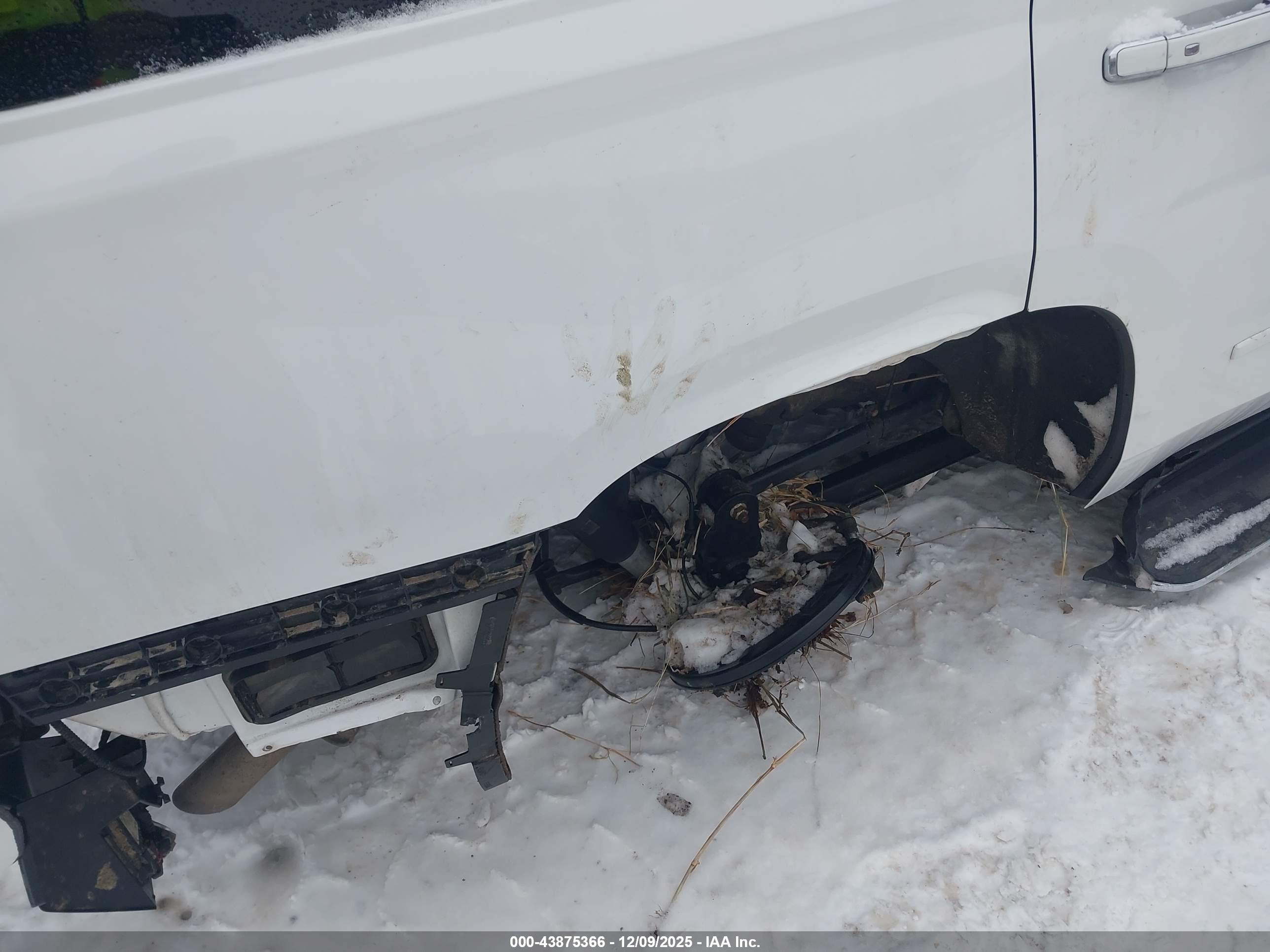 CHEVROLET TAHOE image 6
