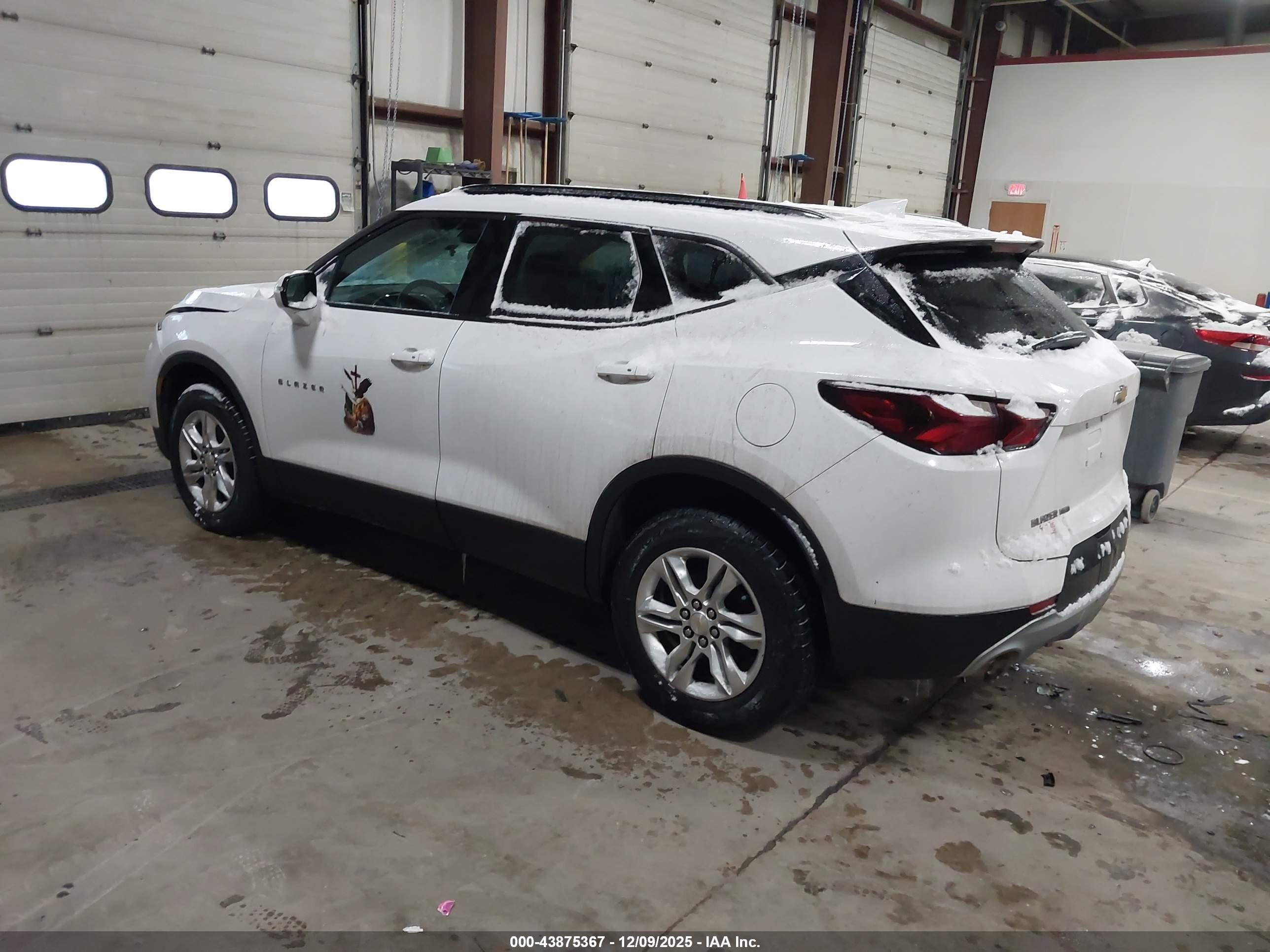CHEVROLET BLAZER image 3