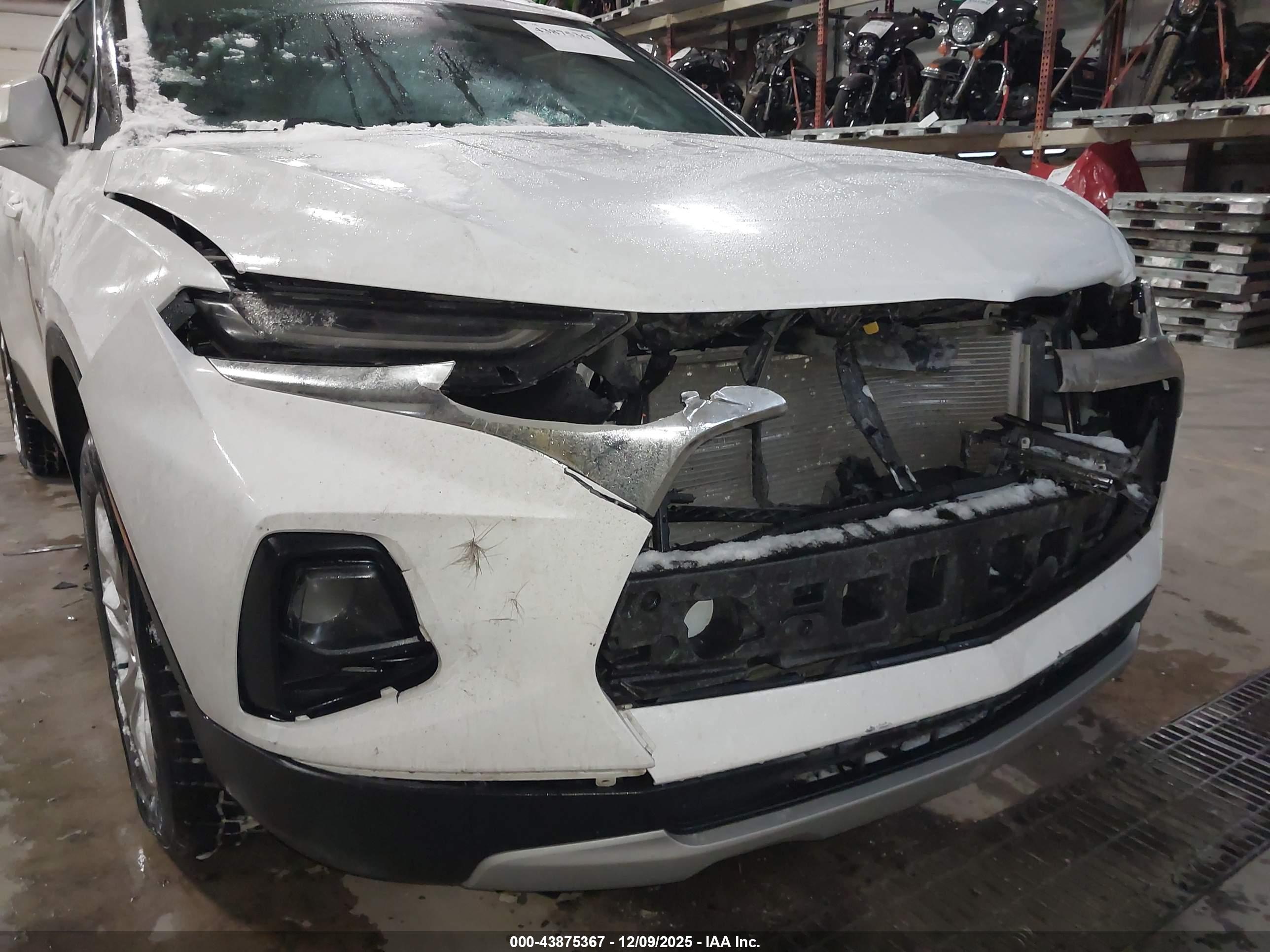 CHEVROLET BLAZER image 6
