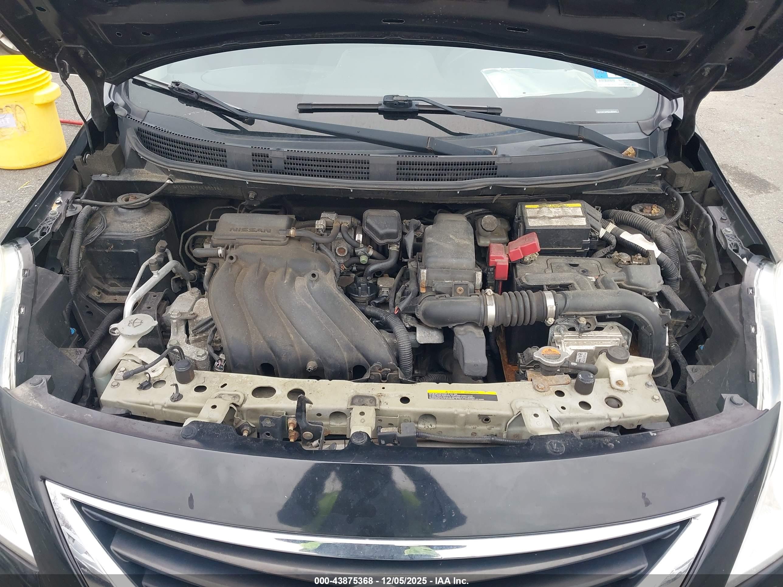 NISSAN VERSA image 10