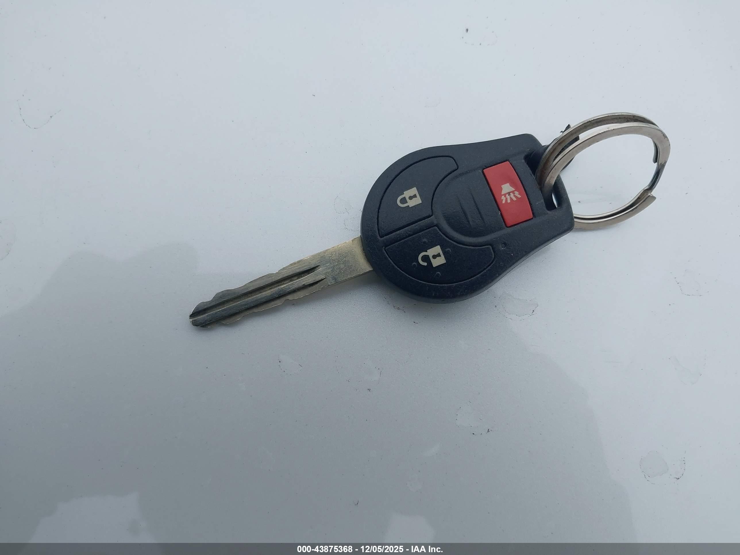 NISSAN VERSA image 11