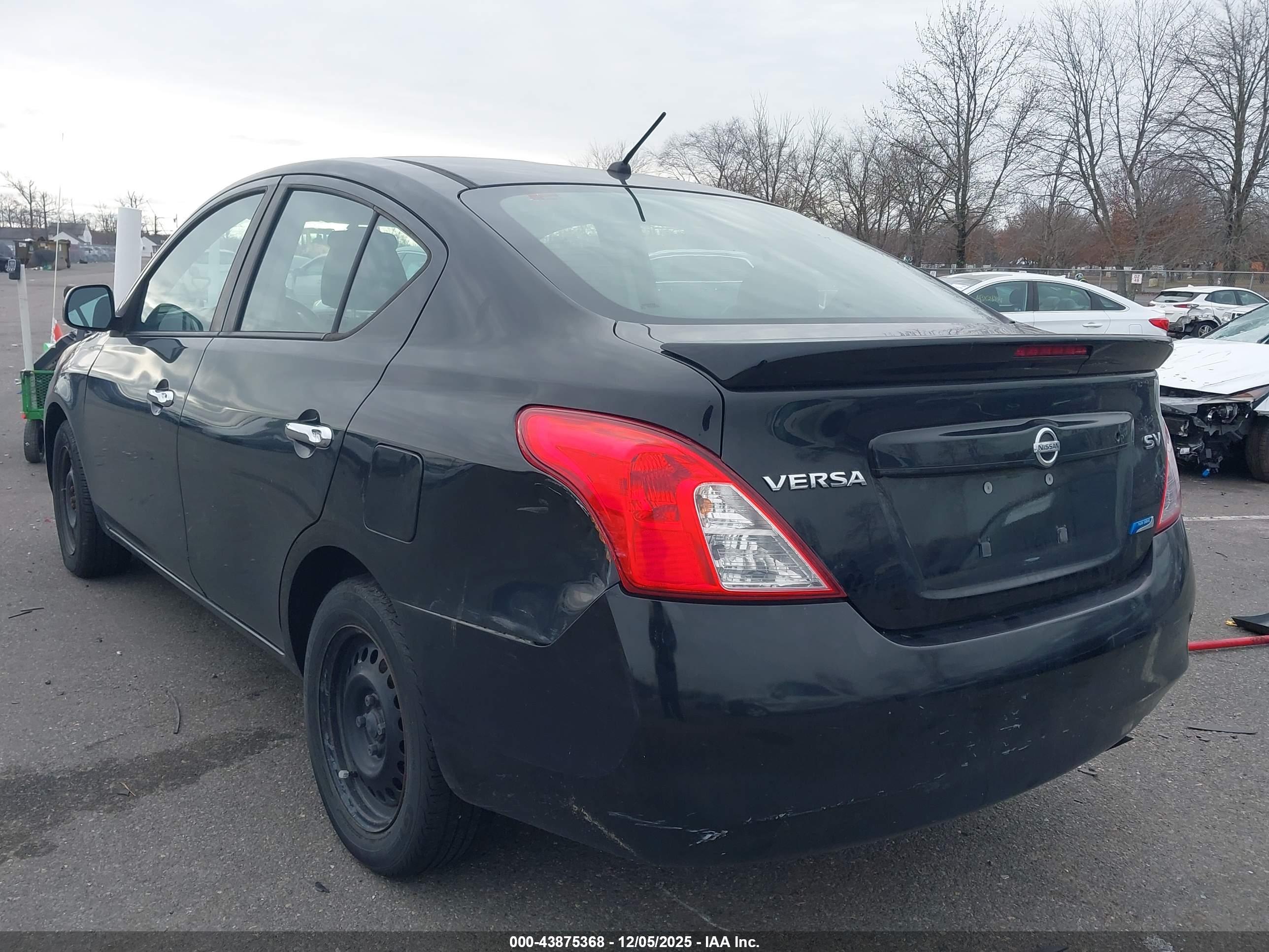 NISSAN VERSA image 3