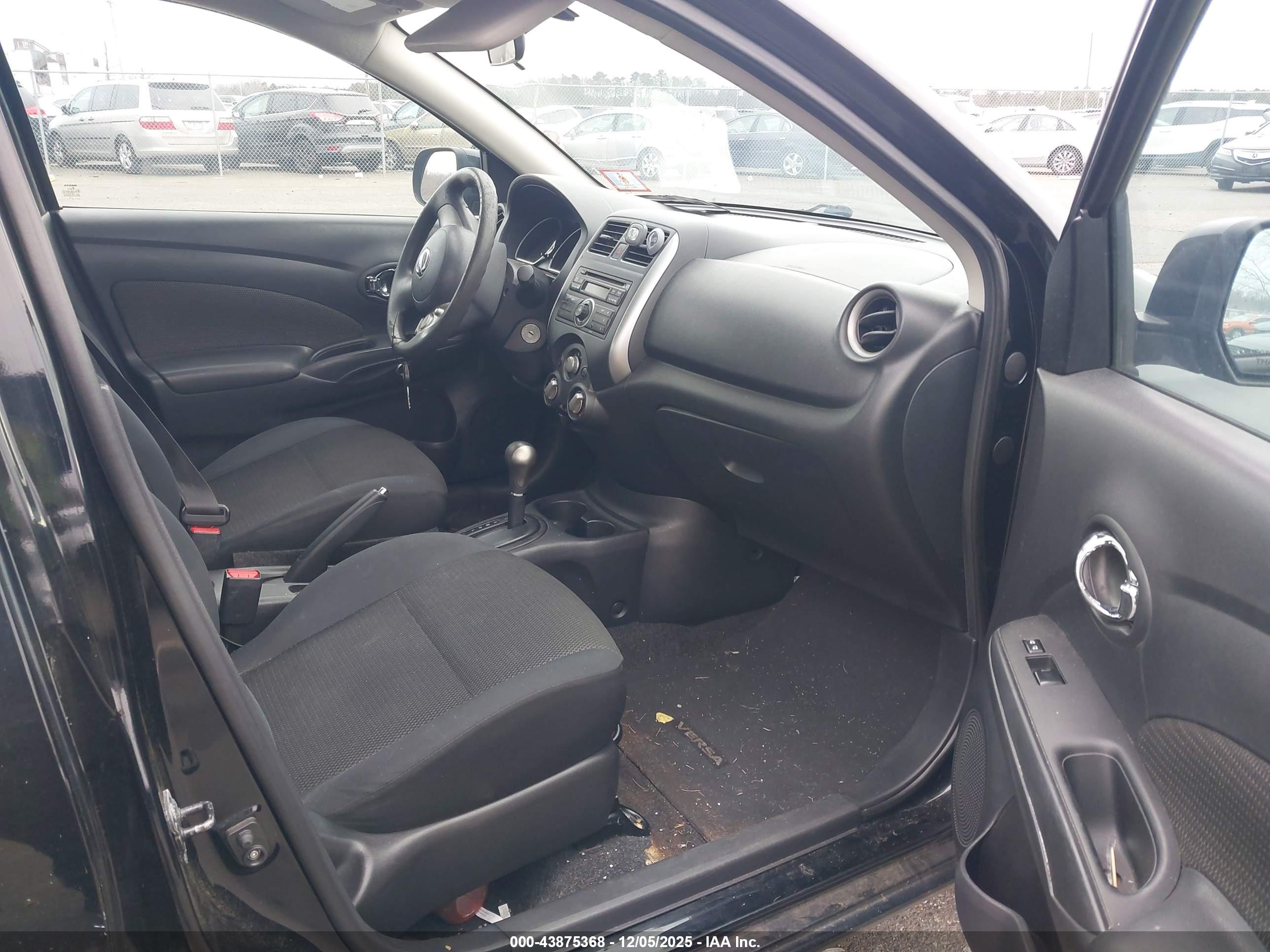 NISSAN VERSA image 5