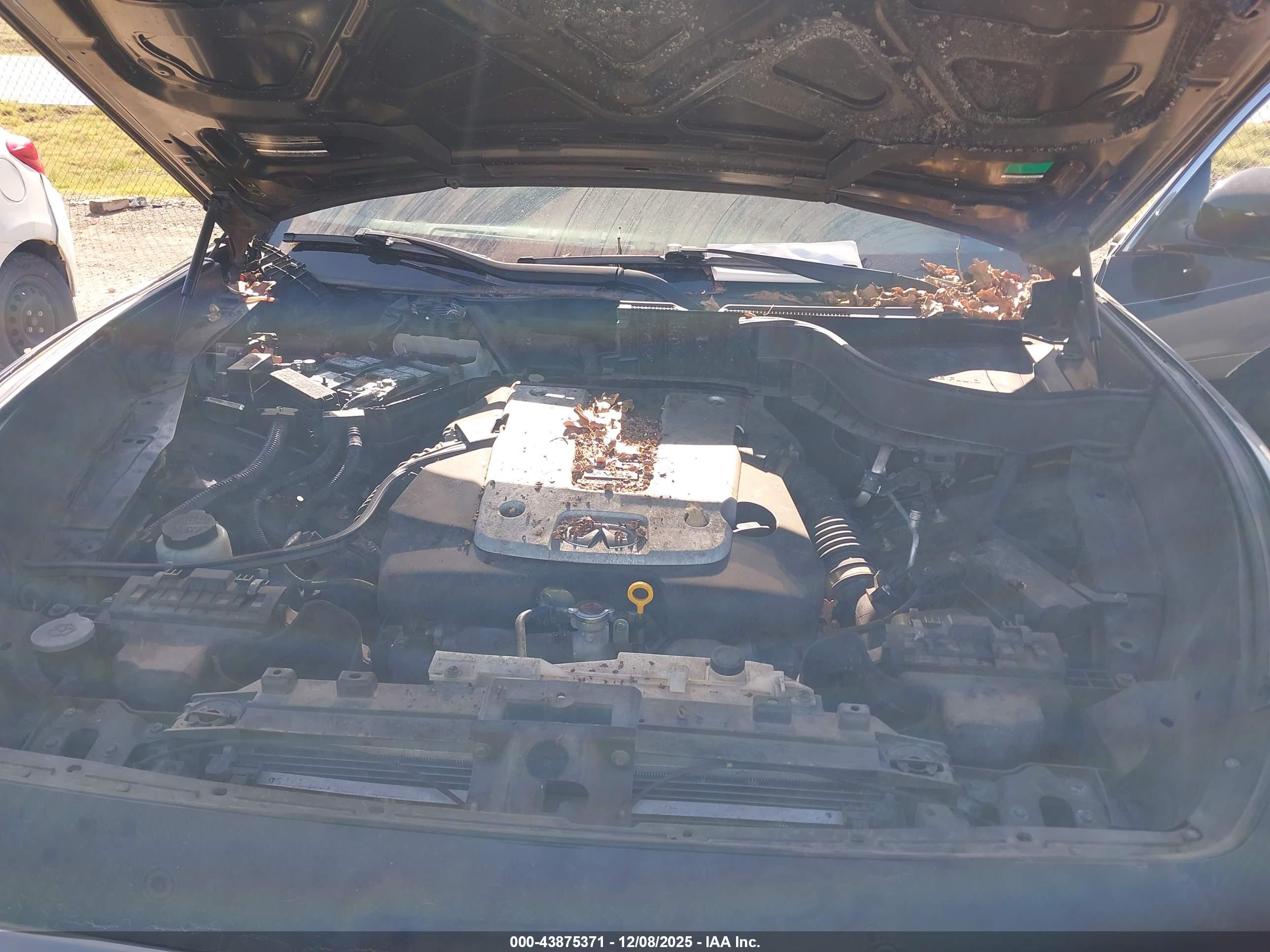 INFINITI QX70 image 10