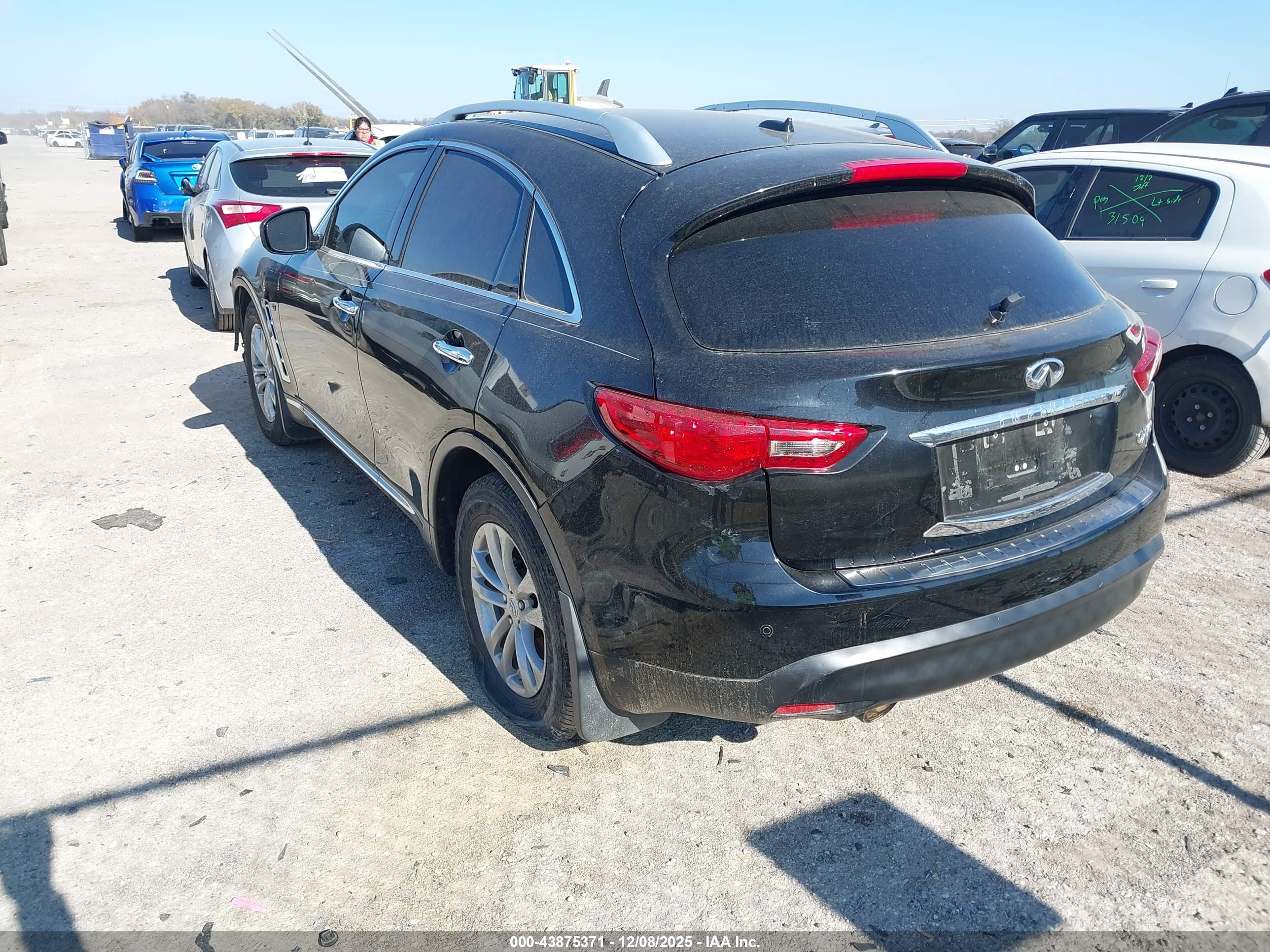 INFINITI QX70 image 3