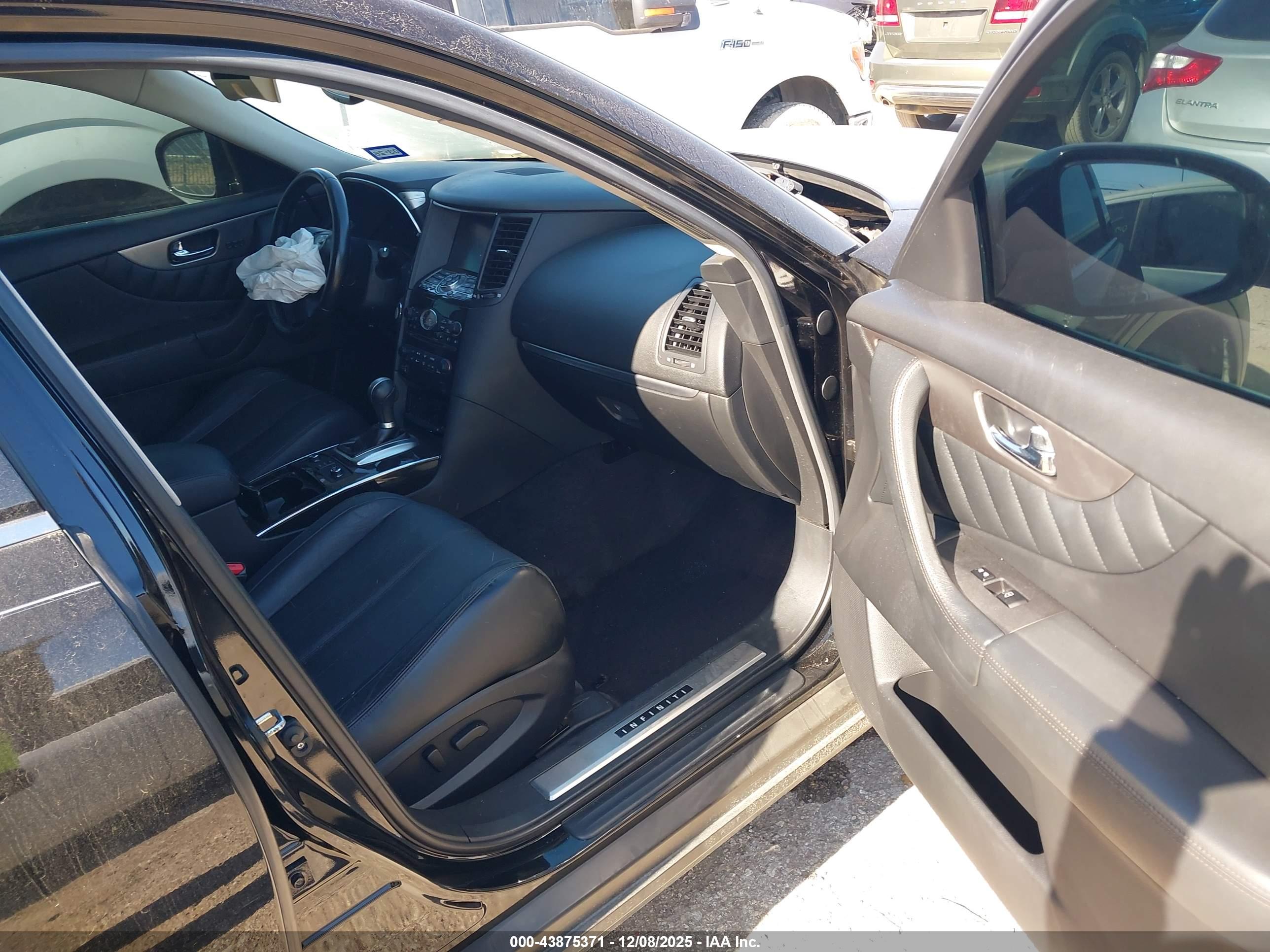 INFINITI QX70 image 5