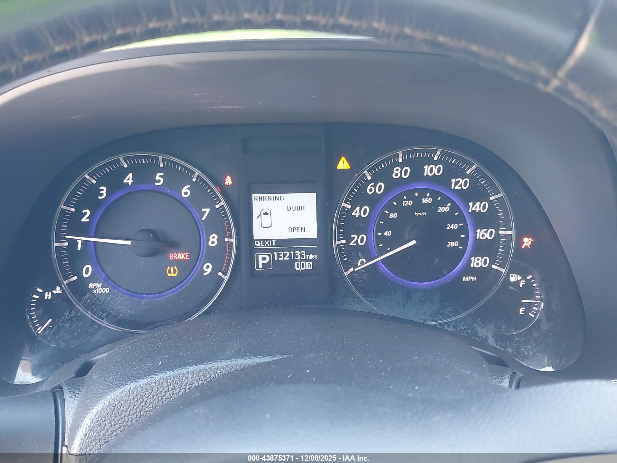 INFINITI QX70 image 7