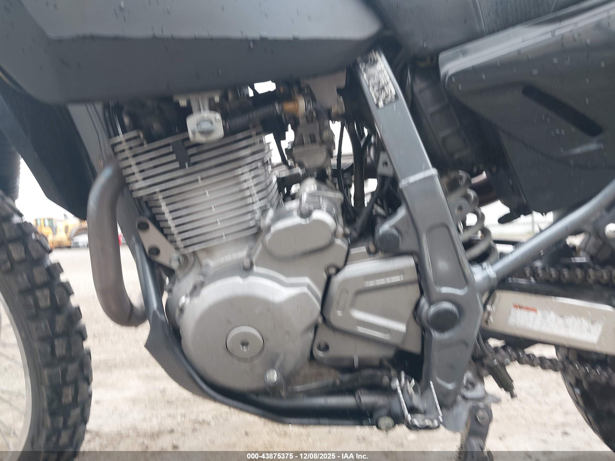 SUZUKI DR650 image 9