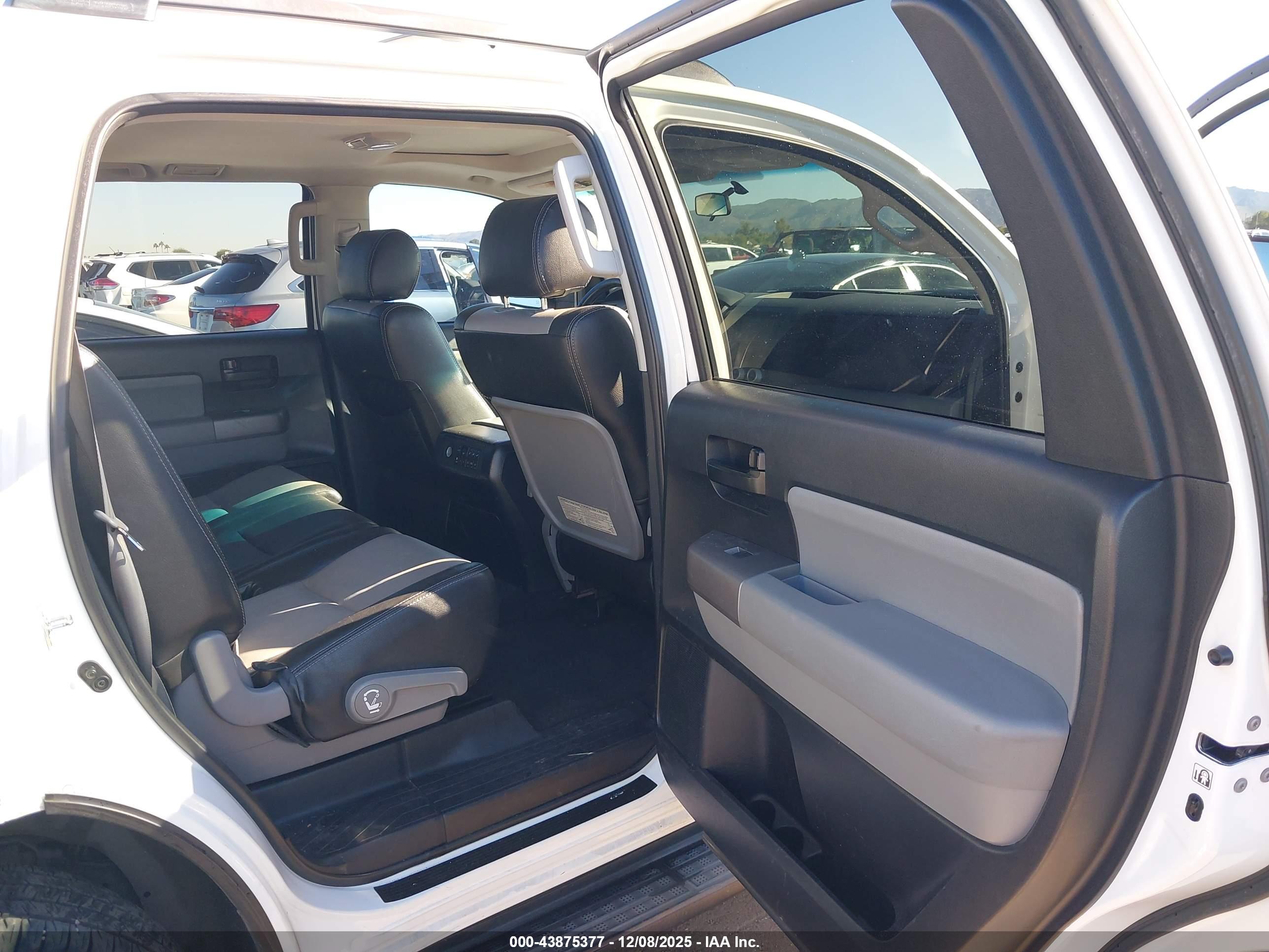TOYOTA SEQUOIA image 8