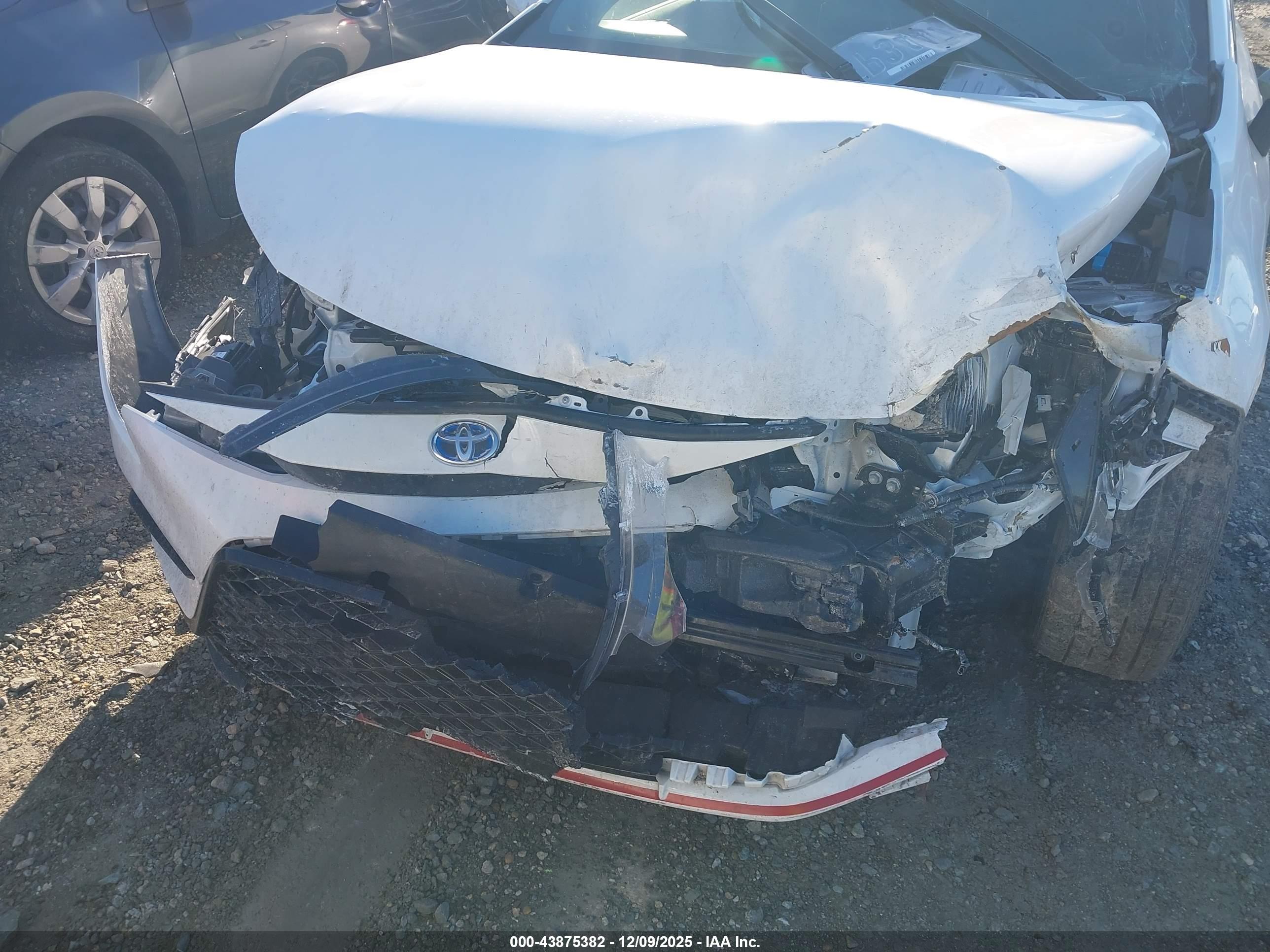 TOYOTA COROLLA image 6