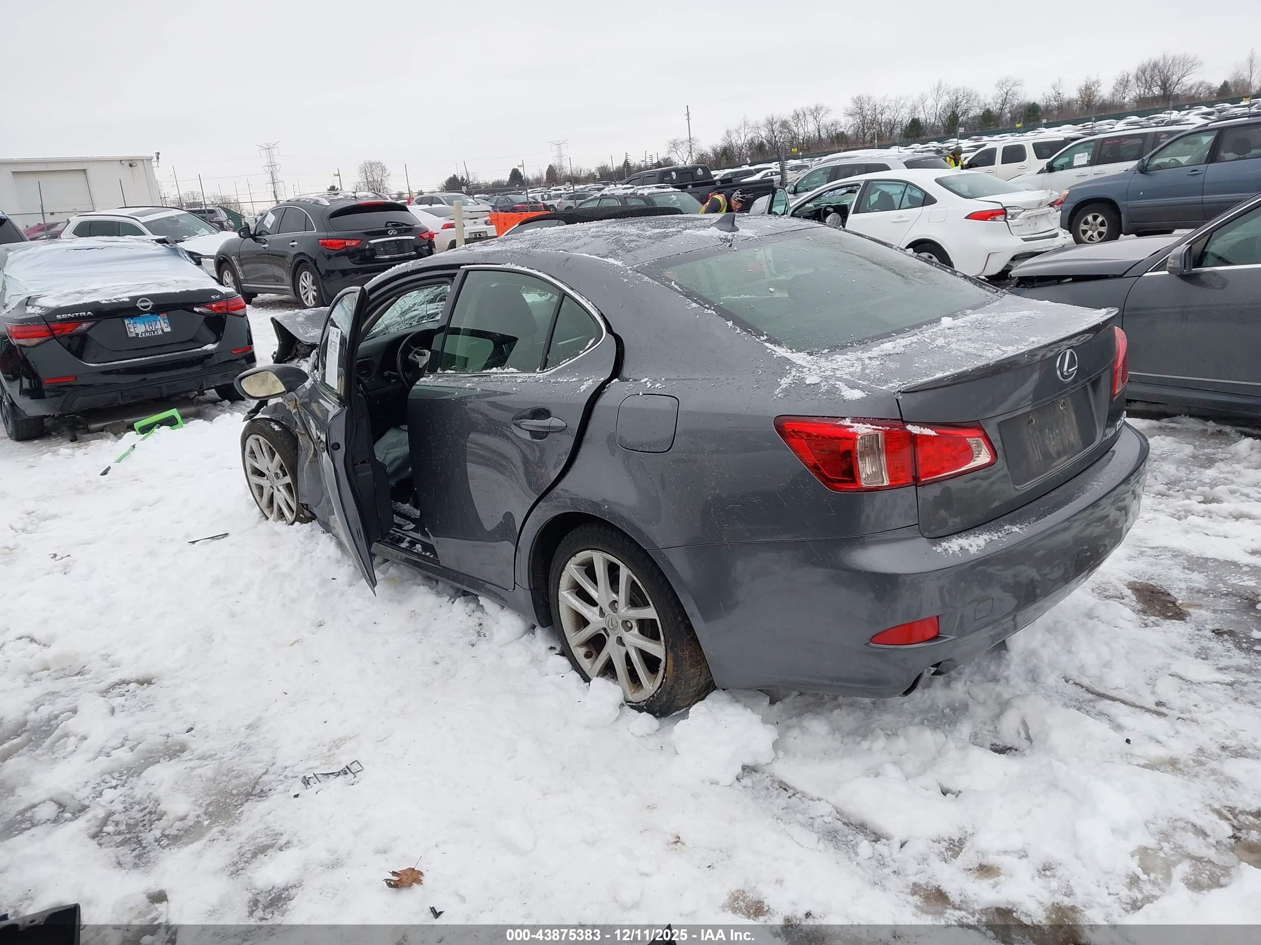 LEXUS IS image 3