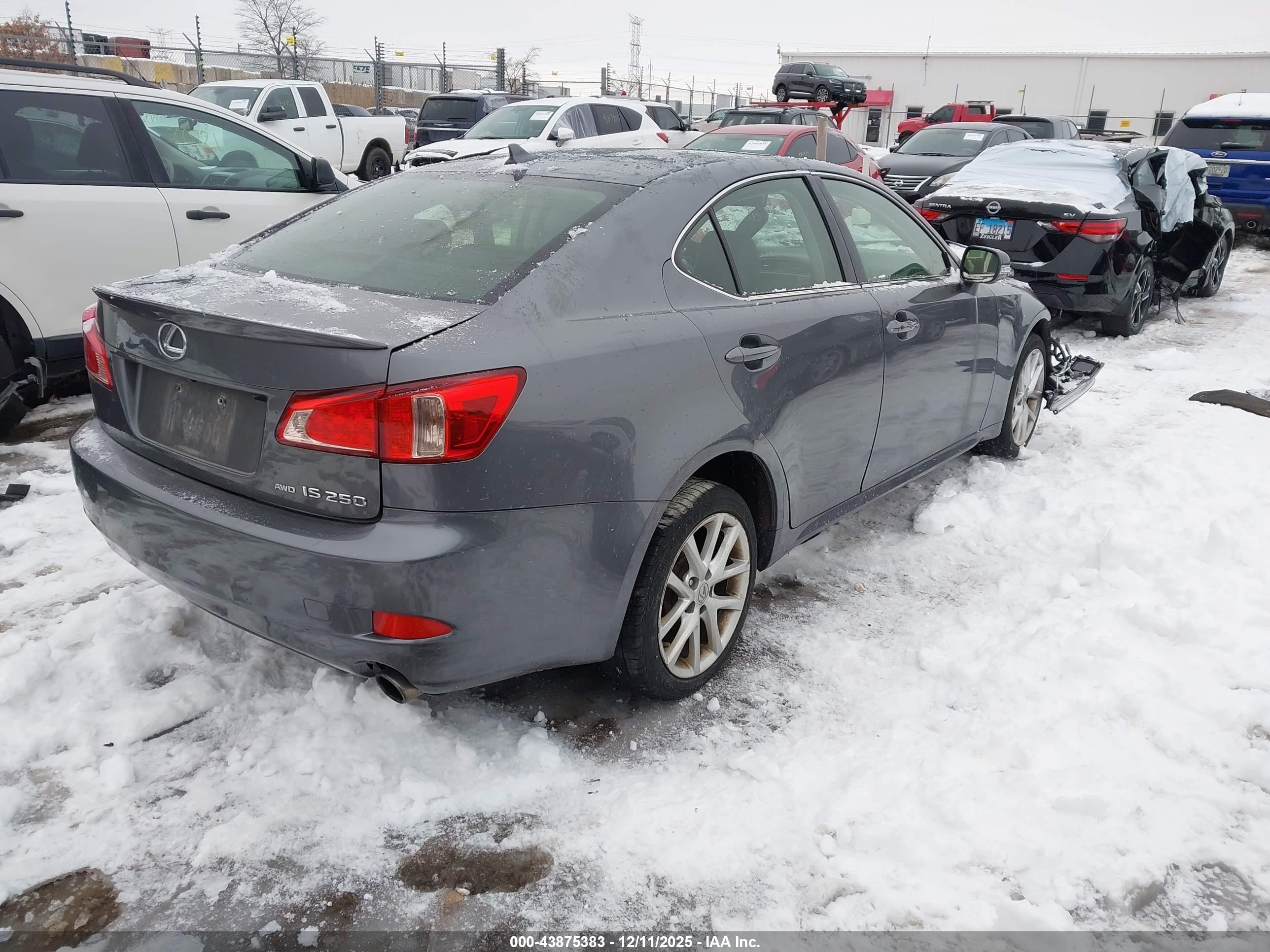 LEXUS IS image 4