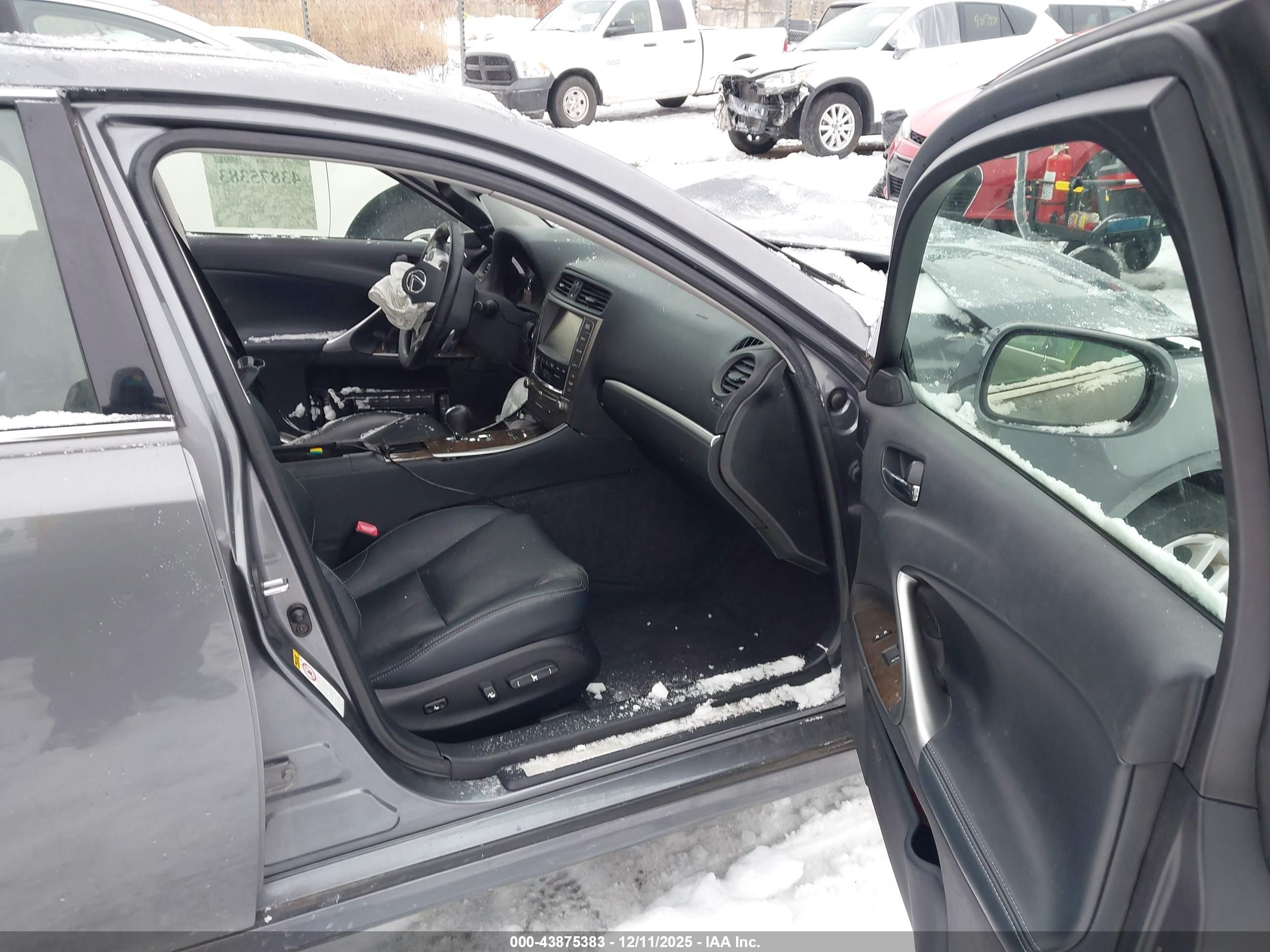 LEXUS IS image 5