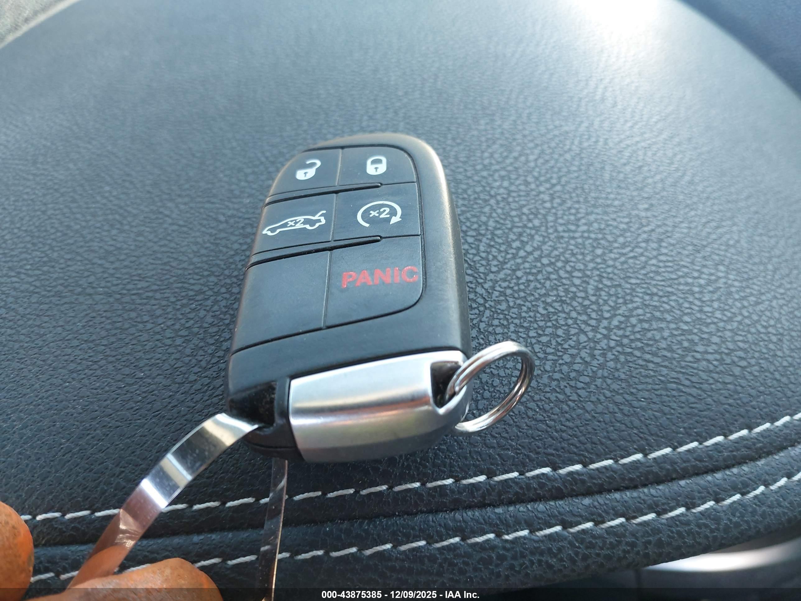 CHRYSLER 300 image 11