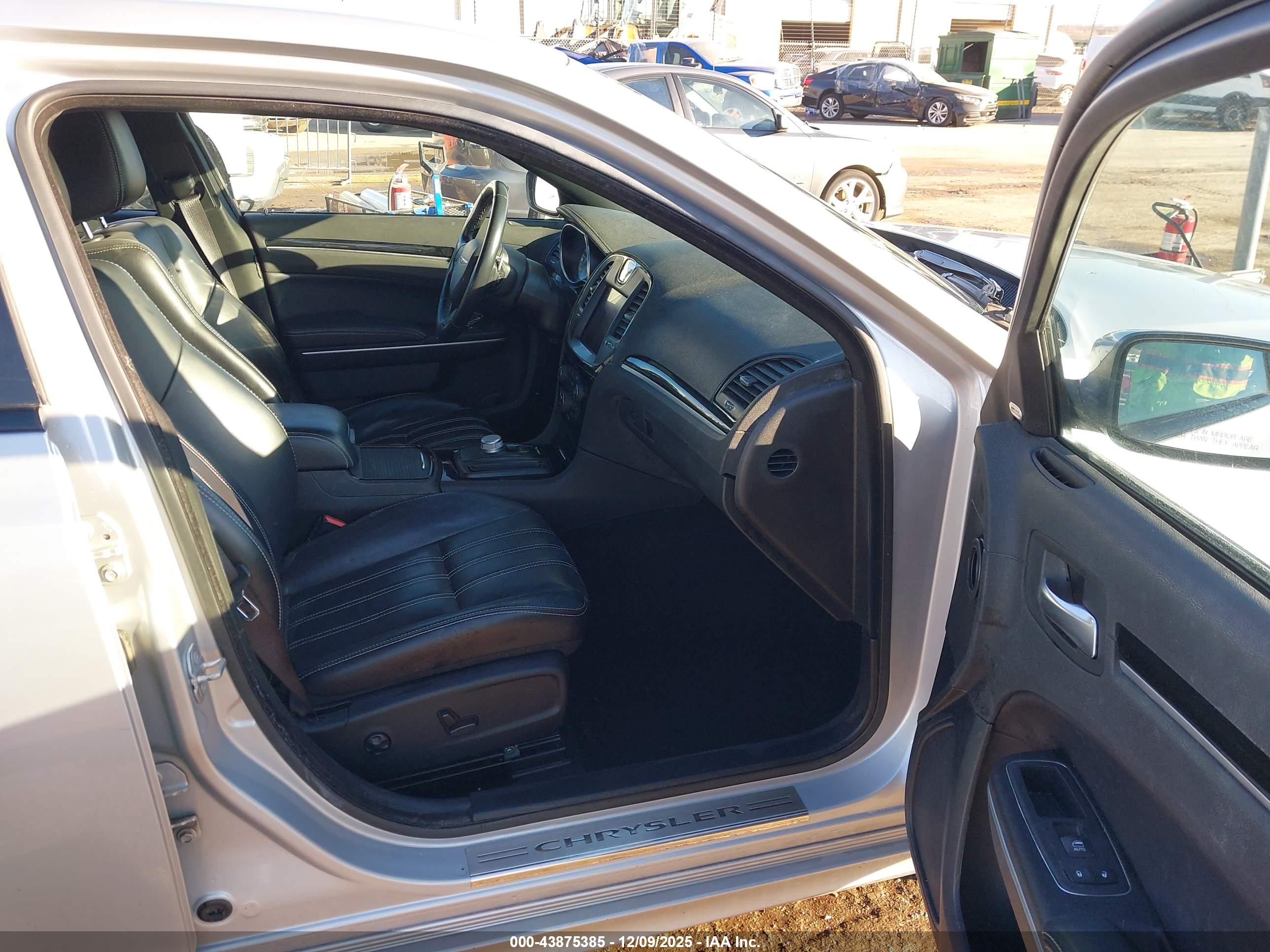 CHRYSLER 300 image 5