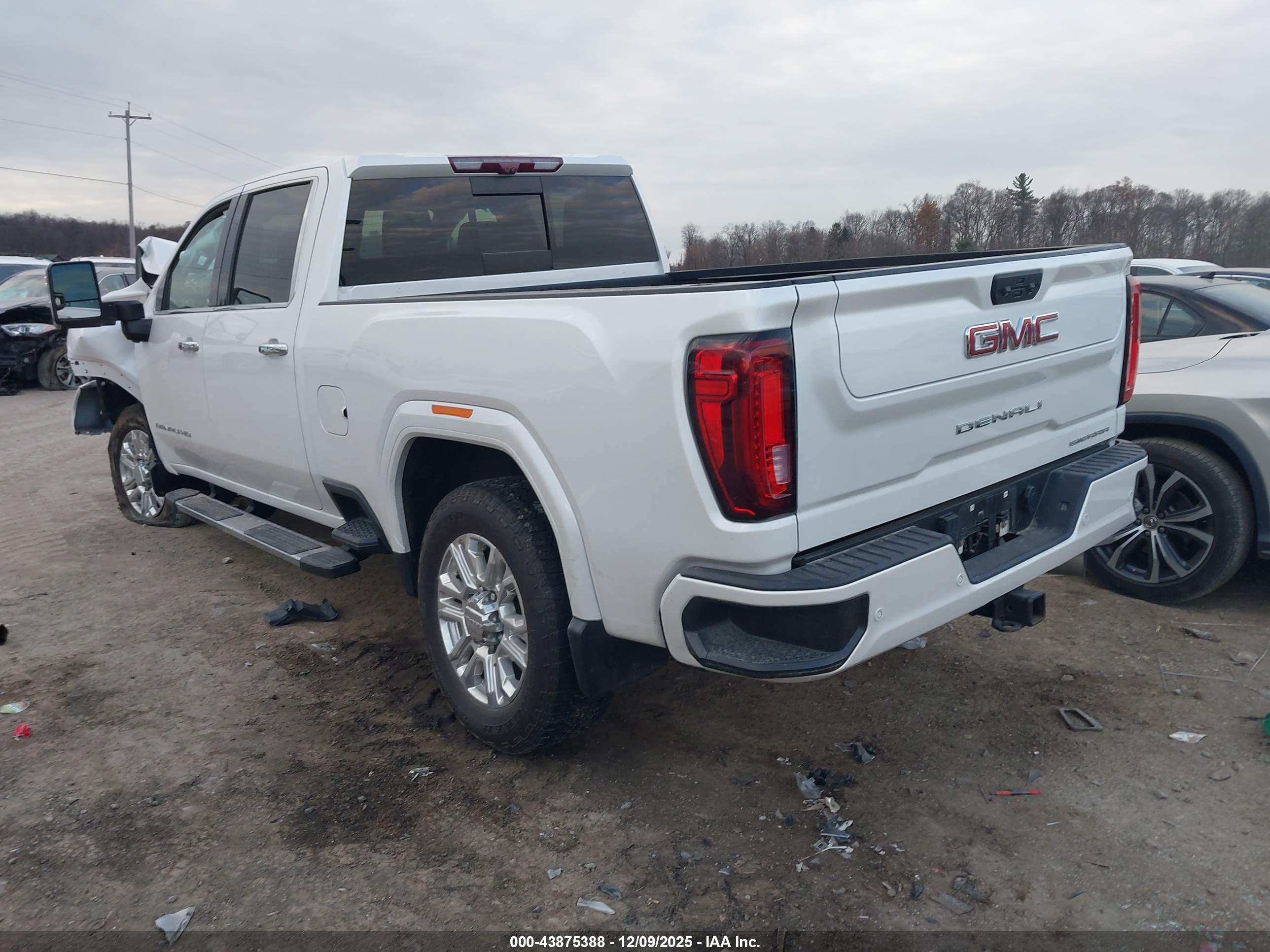 GMC SIERRA image 3