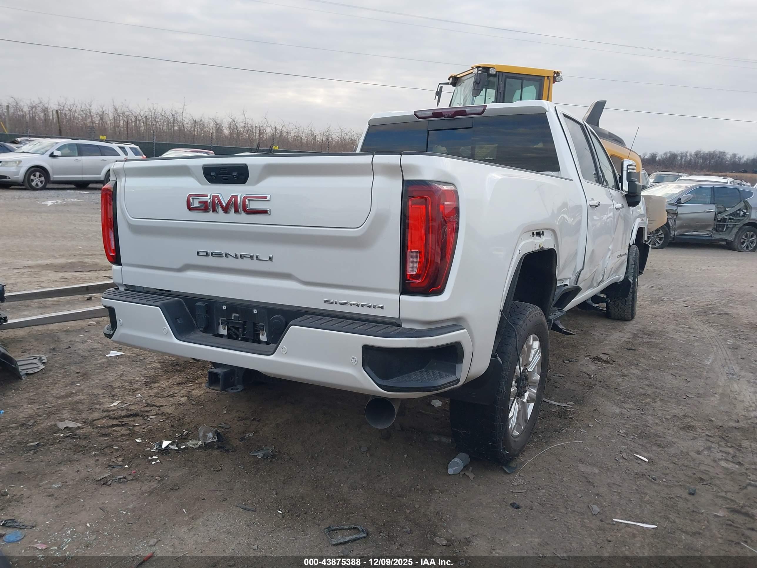 GMC SIERRA image 4