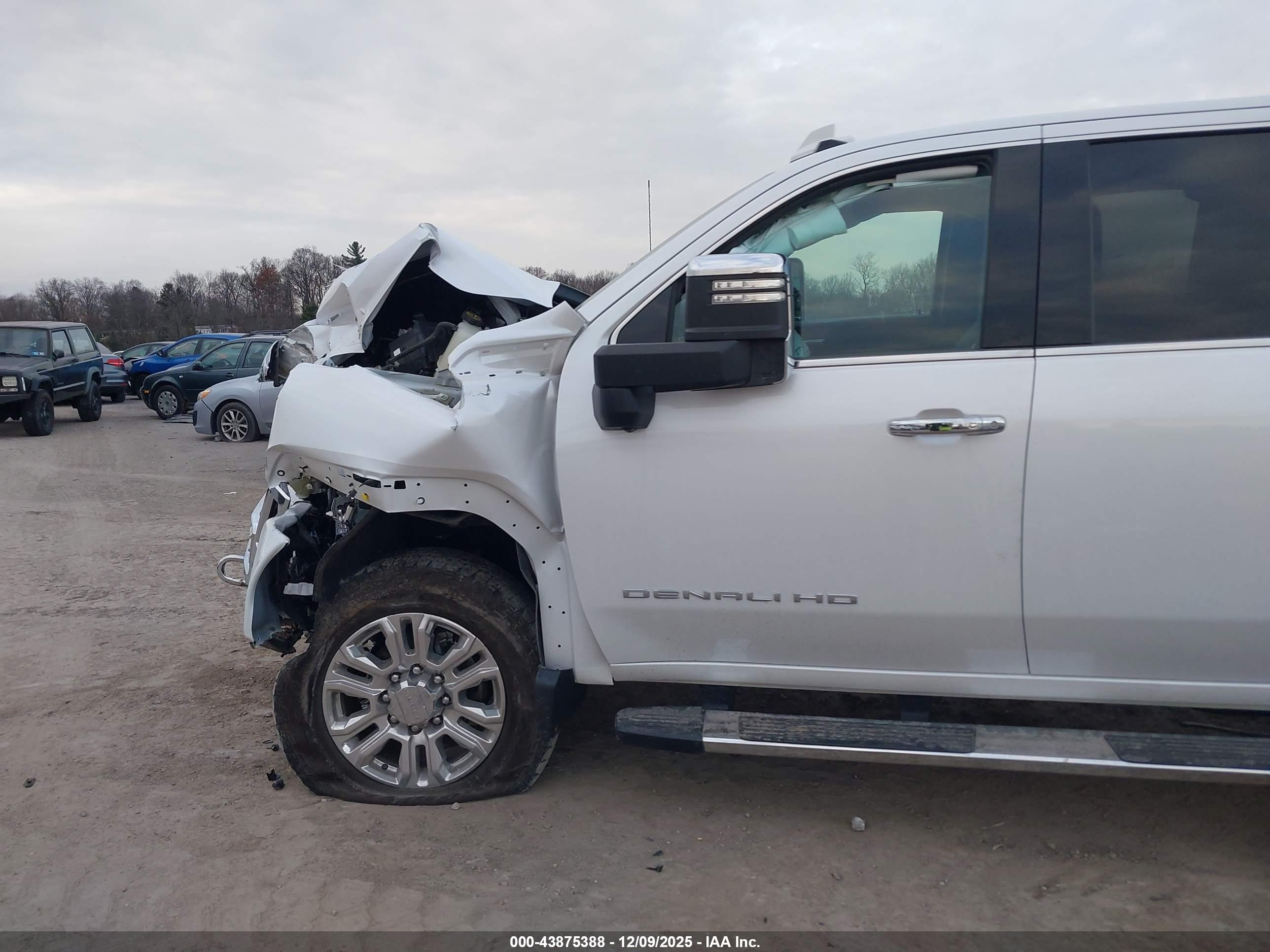 GMC SIERRA image 6