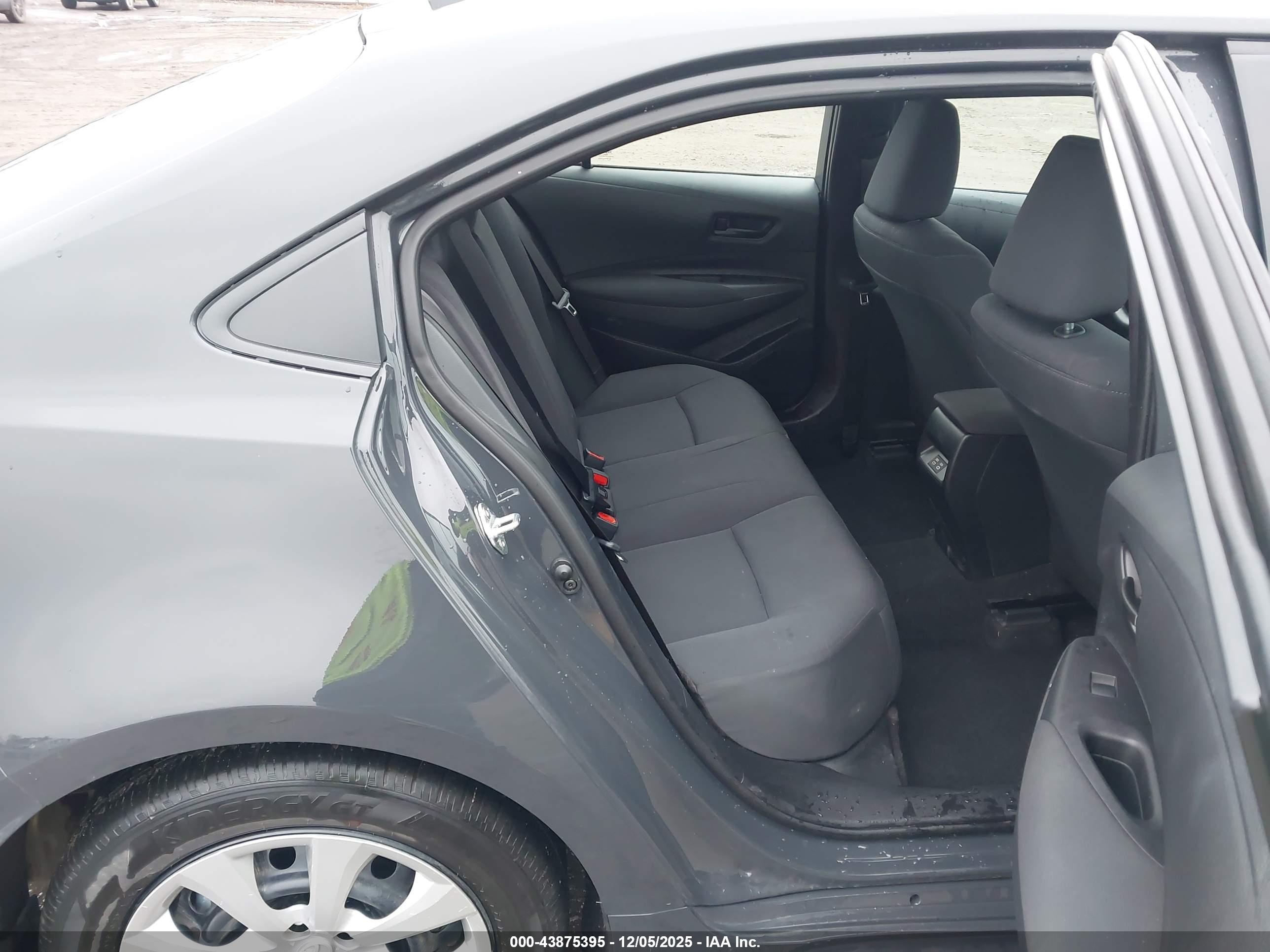 TOYOTA COROLLA image 8