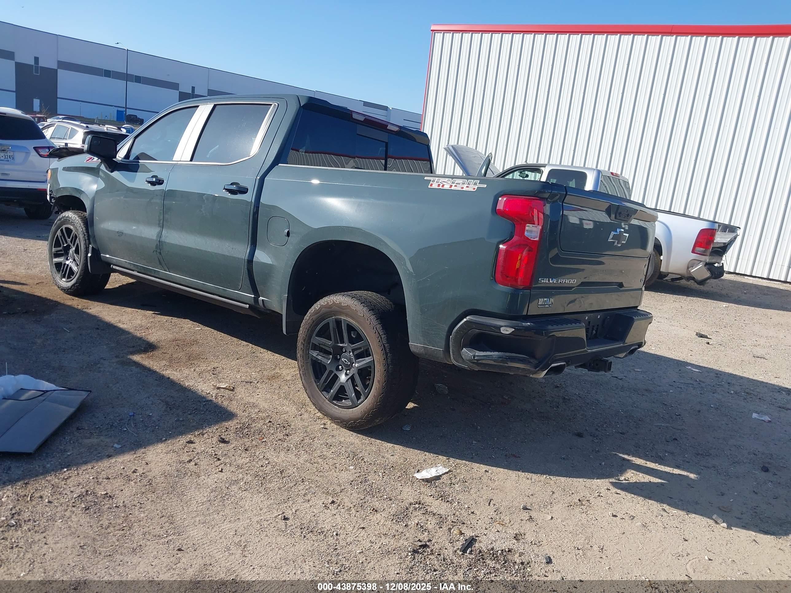 CHEVROLET SILVERADO image 3