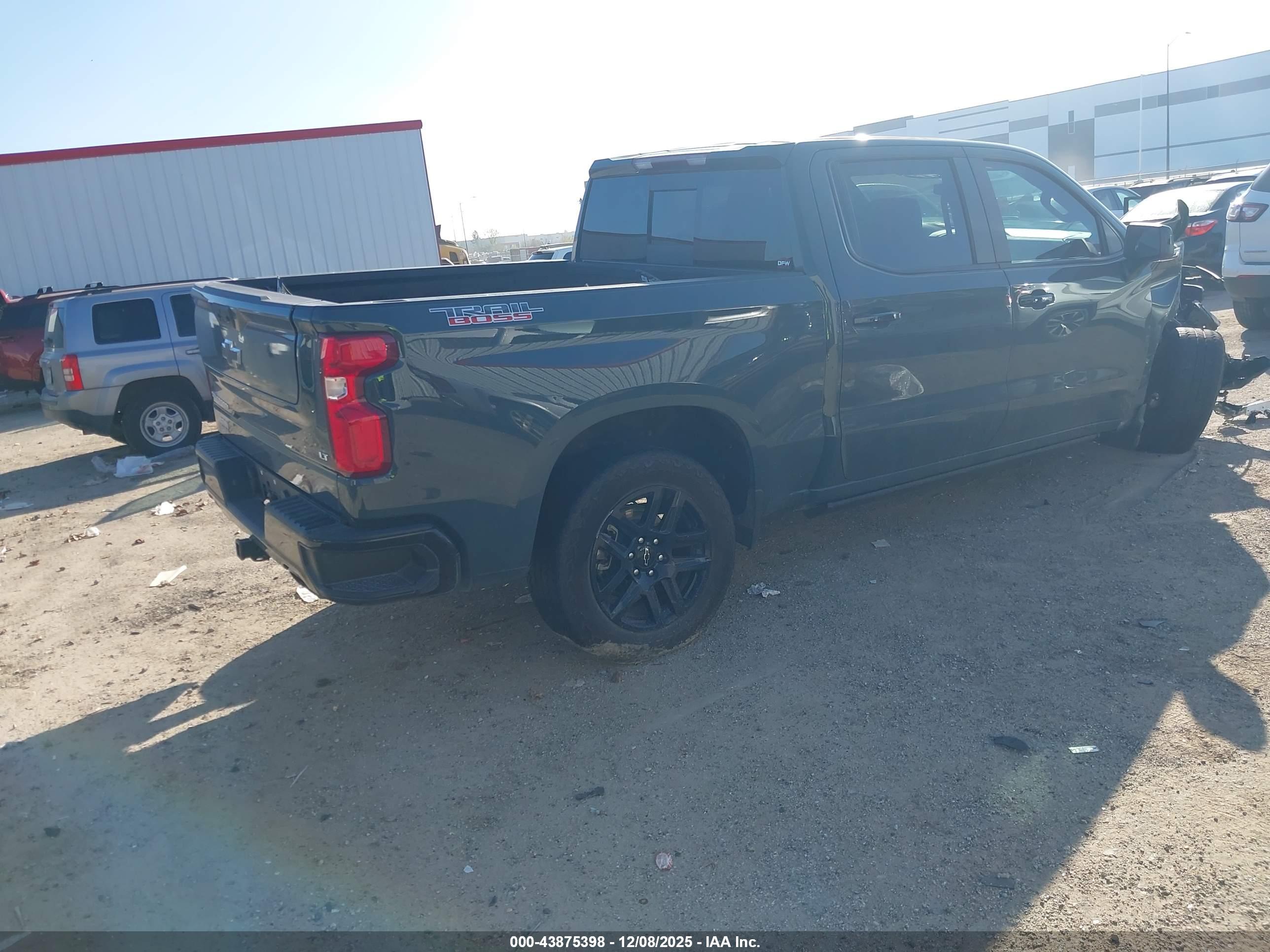 CHEVROLET SILVERADO image 4