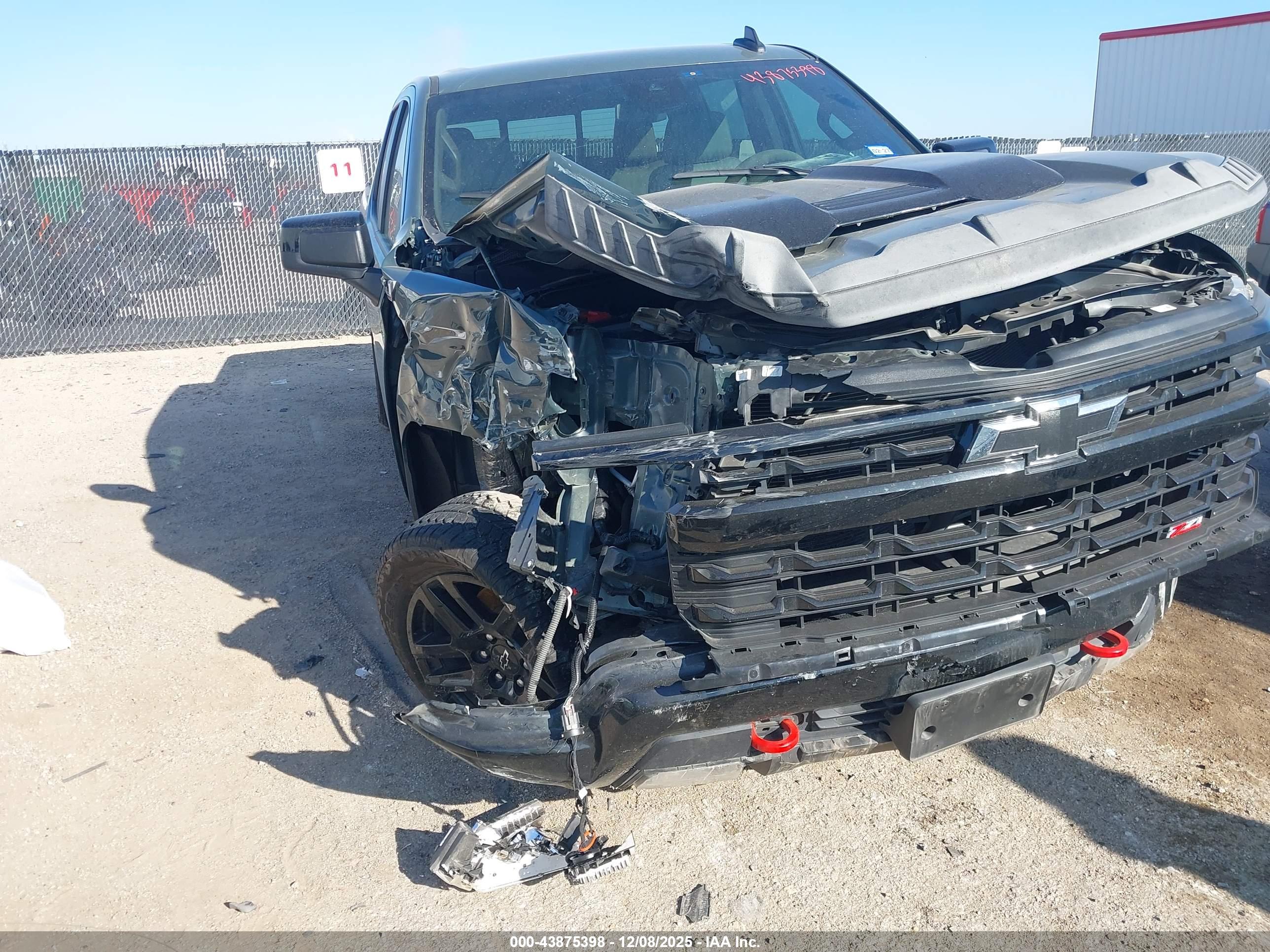 CHEVROLET SILVERADO image 6