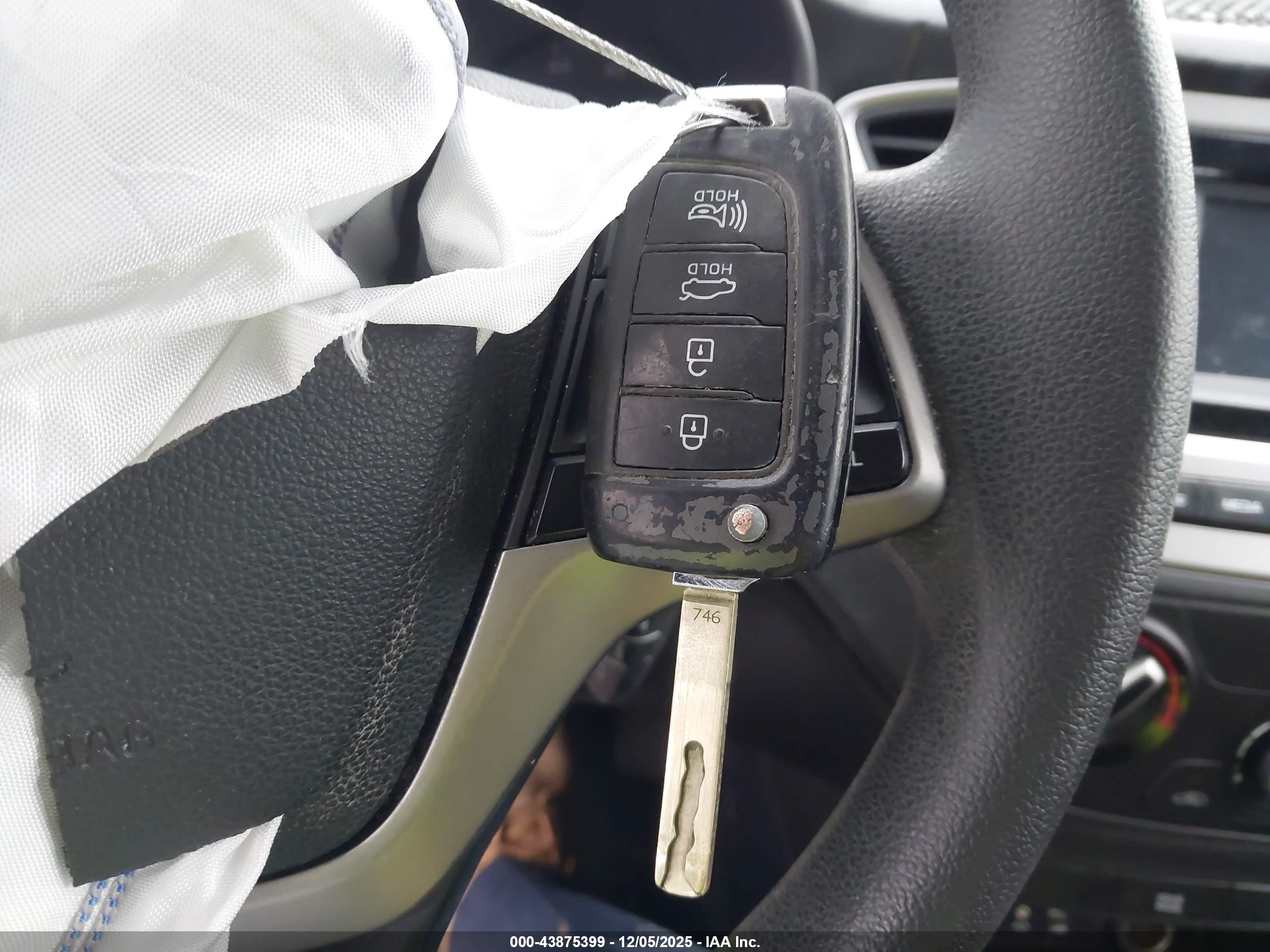 HYUNDAI ACCENT image 11