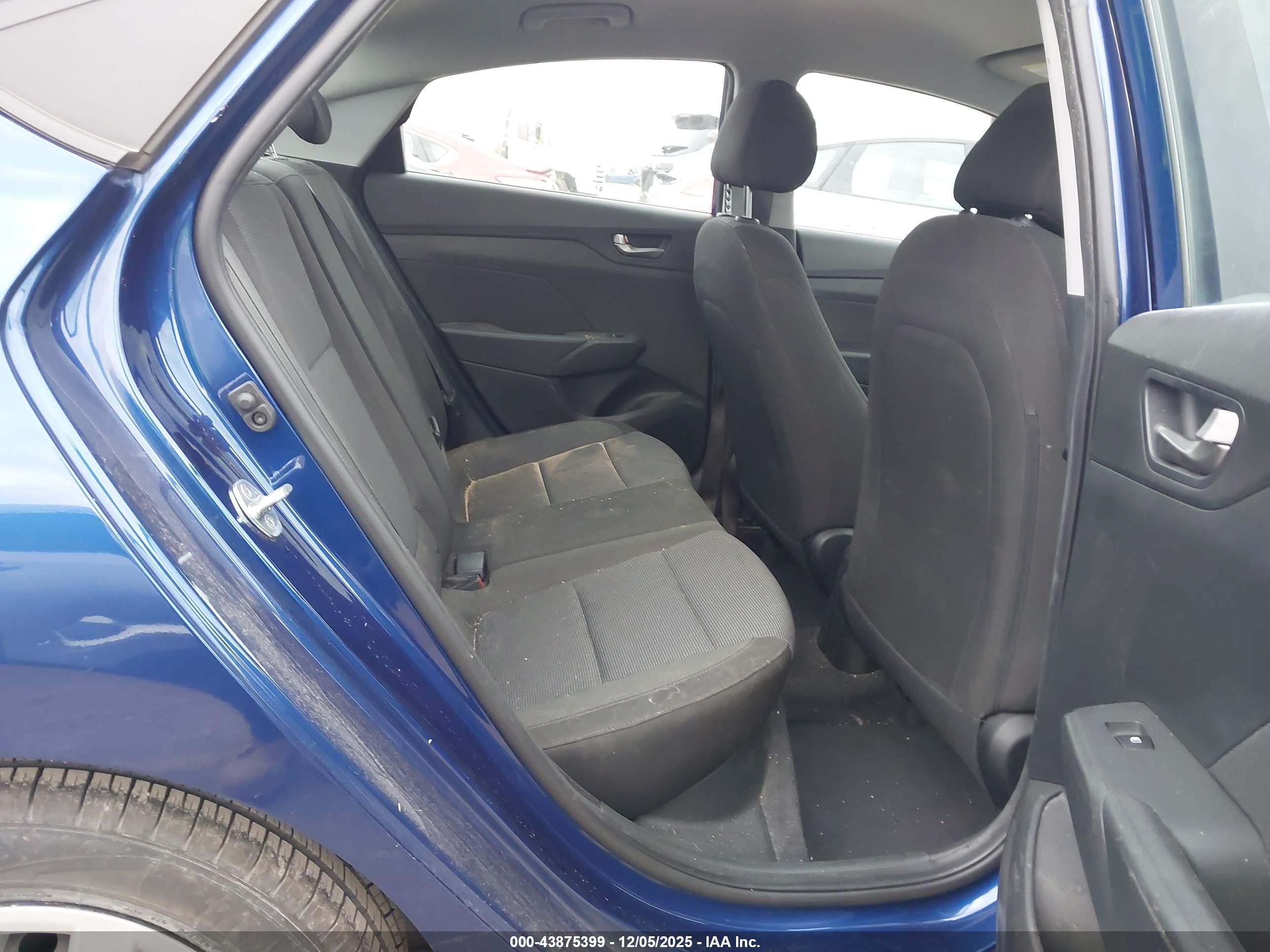HYUNDAI ACCENT image 8