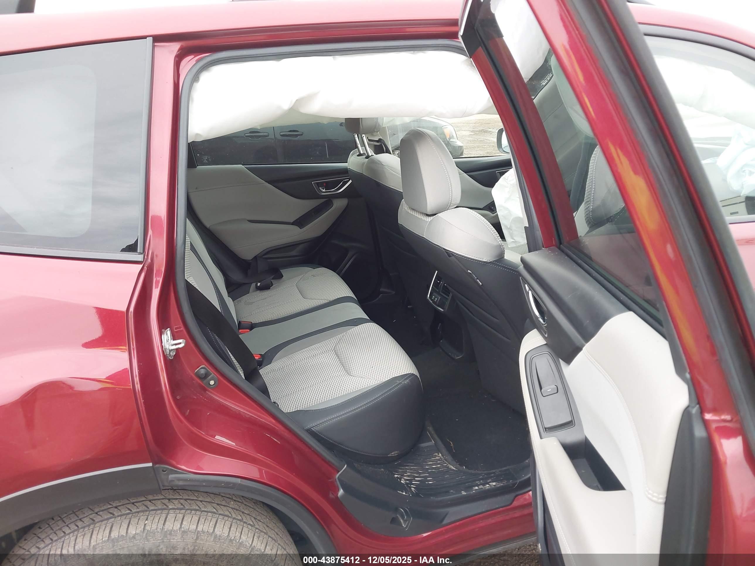 SUBARU FORESTER image 8