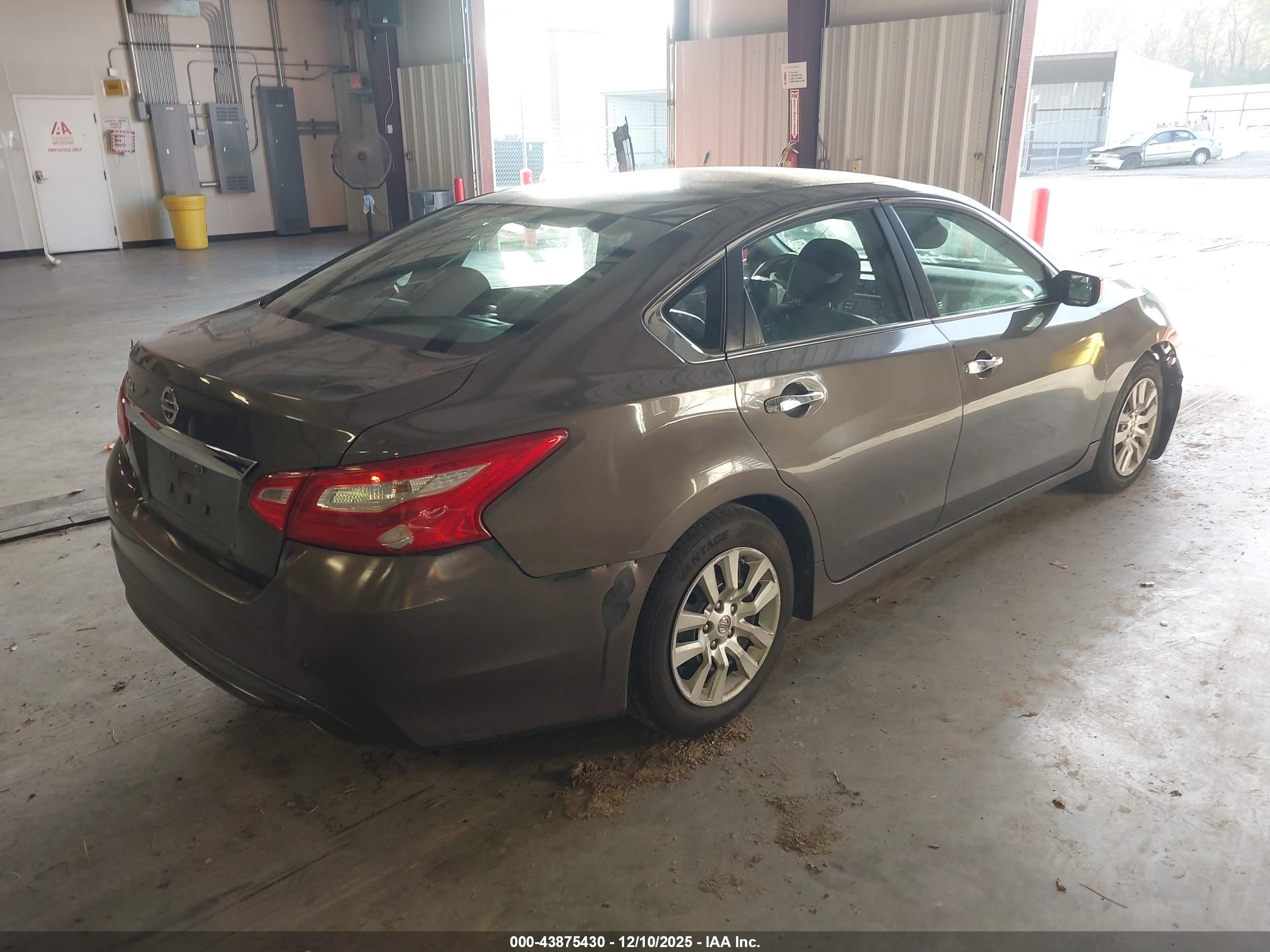 NISSAN ALTIMA image 4