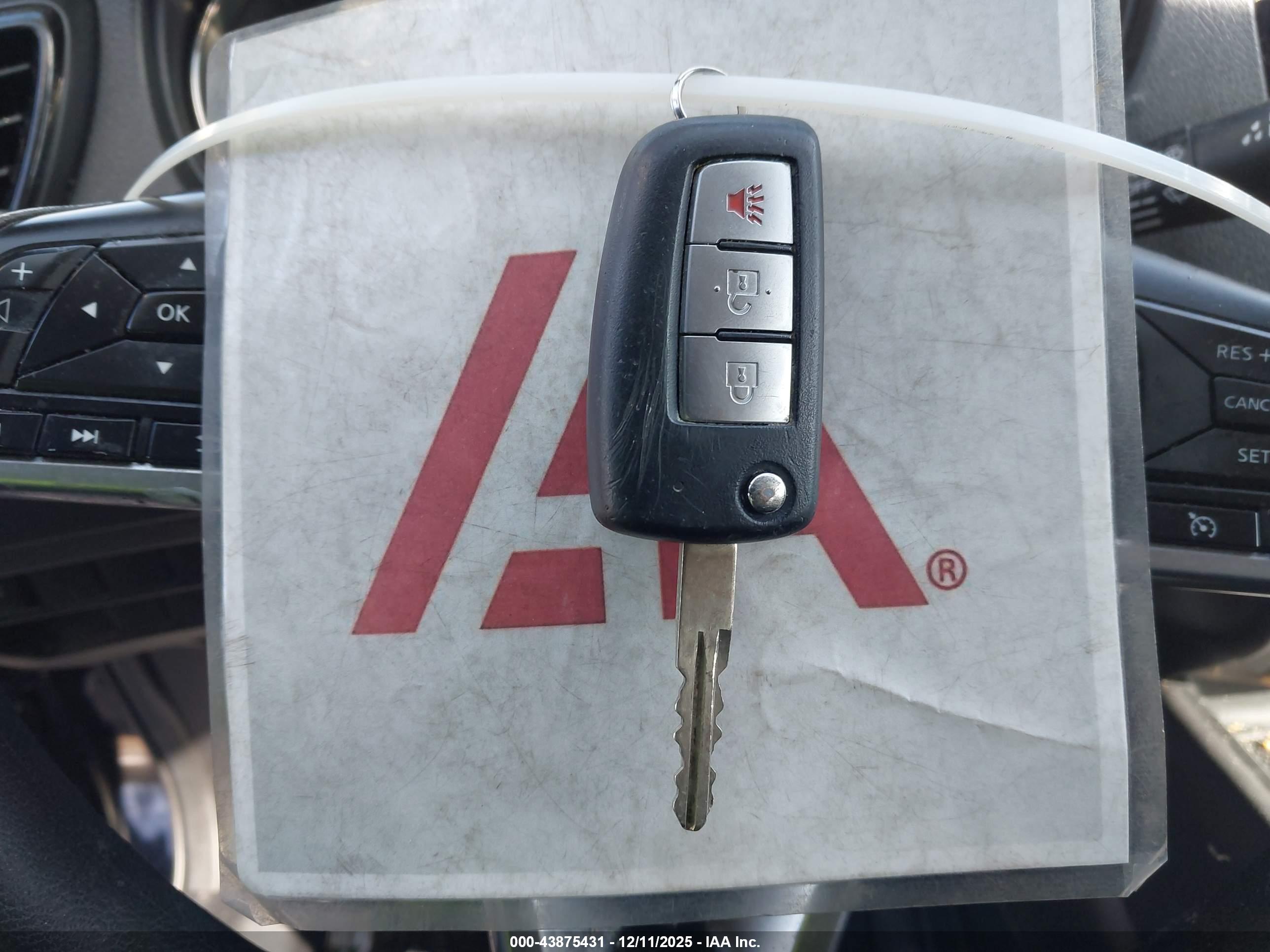 NISSAN ROGUE image 11