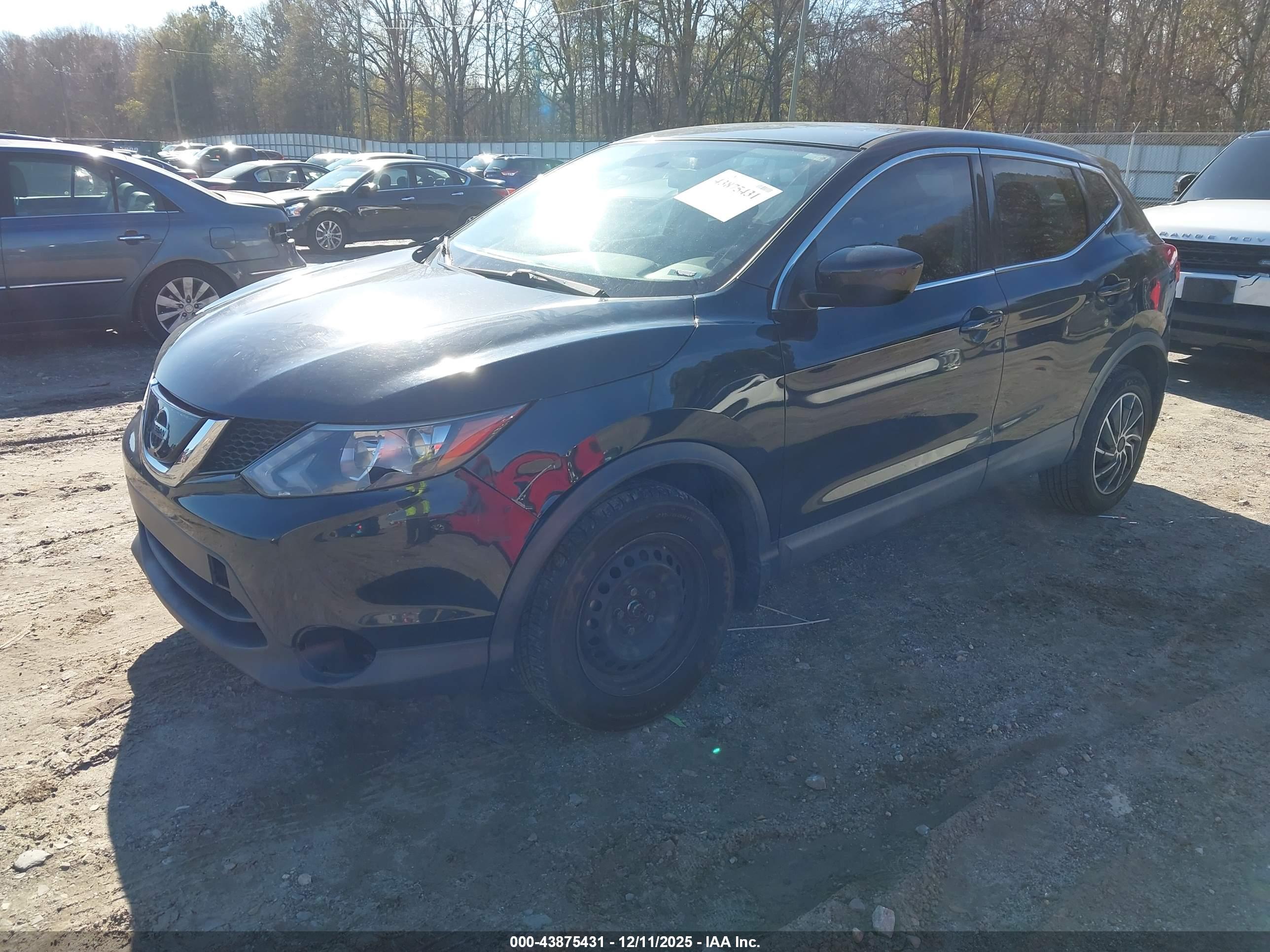 NISSAN ROGUE image 2