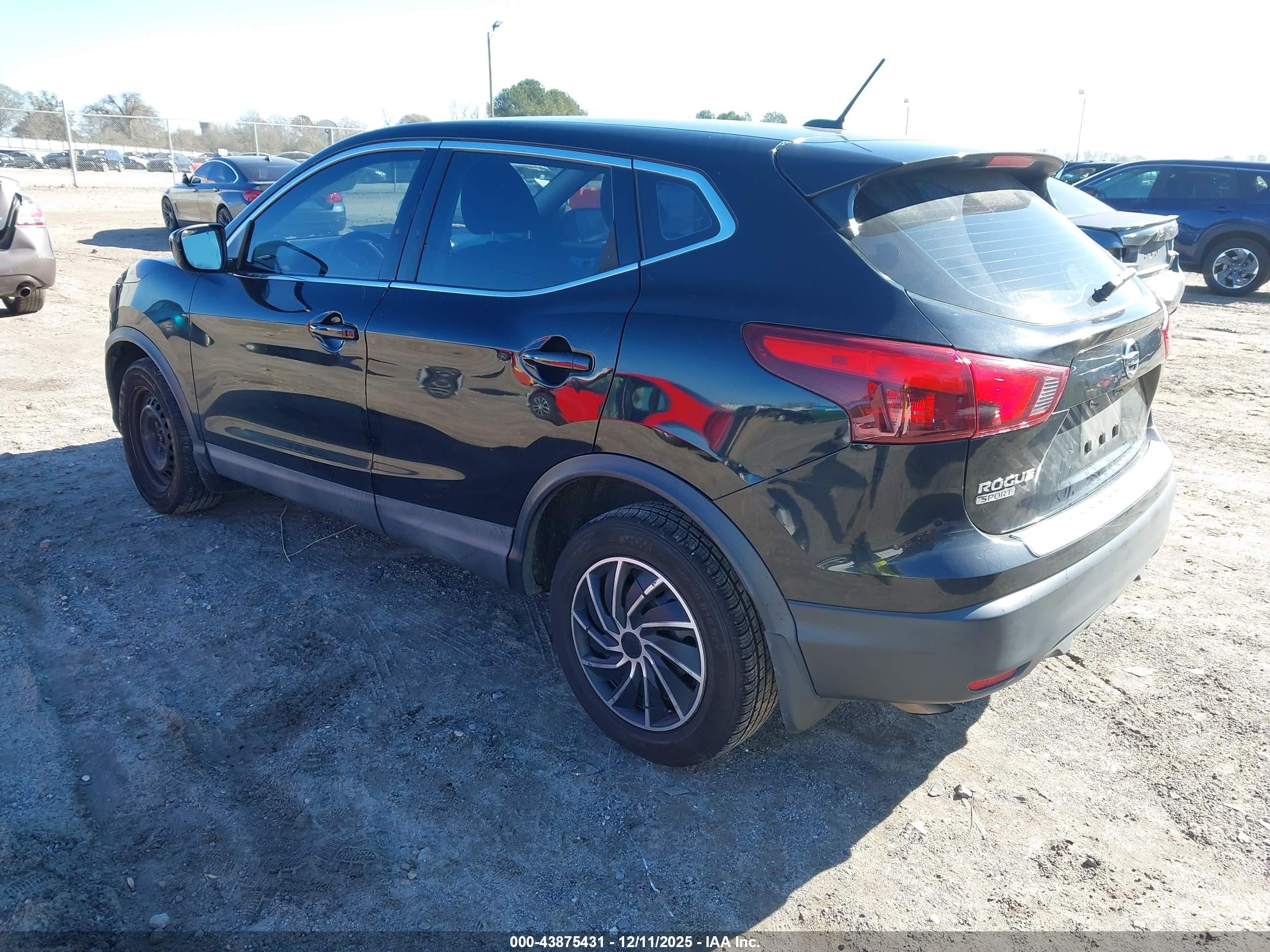 NISSAN ROGUE image 3