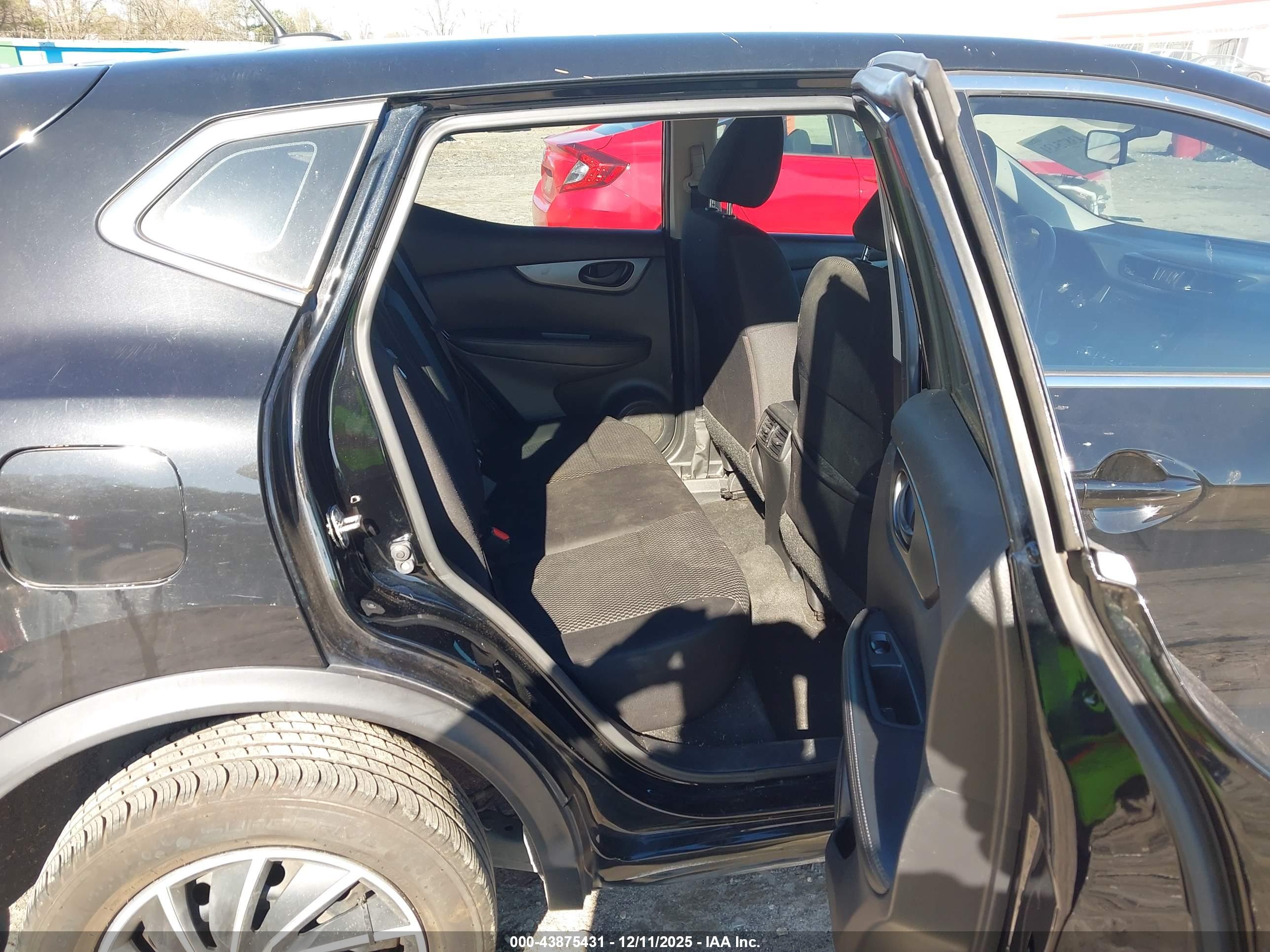 NISSAN ROGUE image 8
