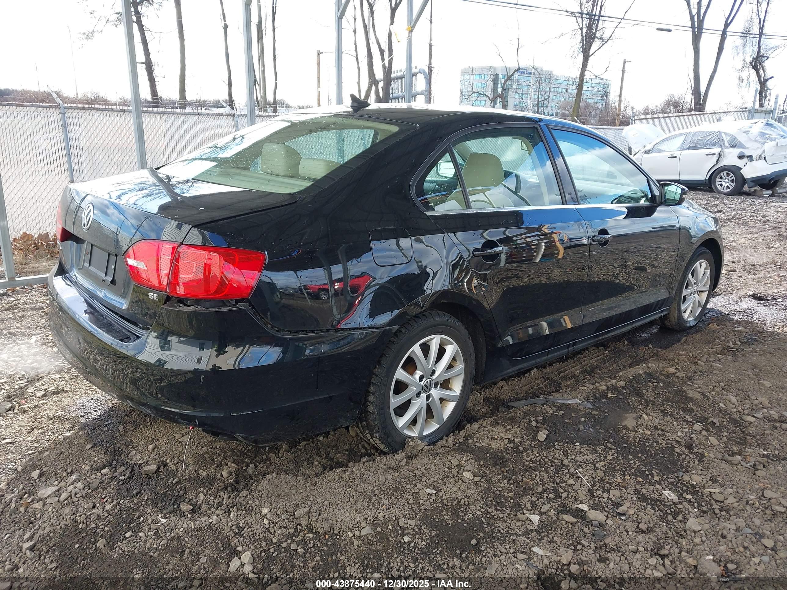 VOLKSWAGEN JETTA image 4