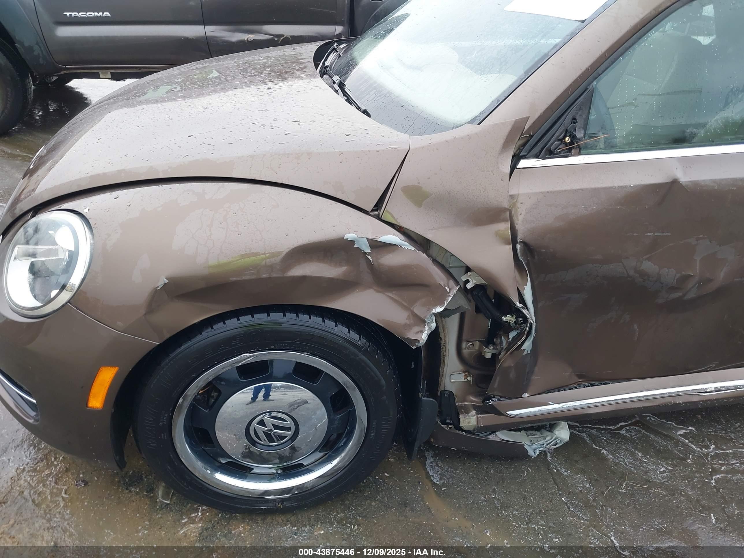 VOLKSWAGEN BEETLE image 6