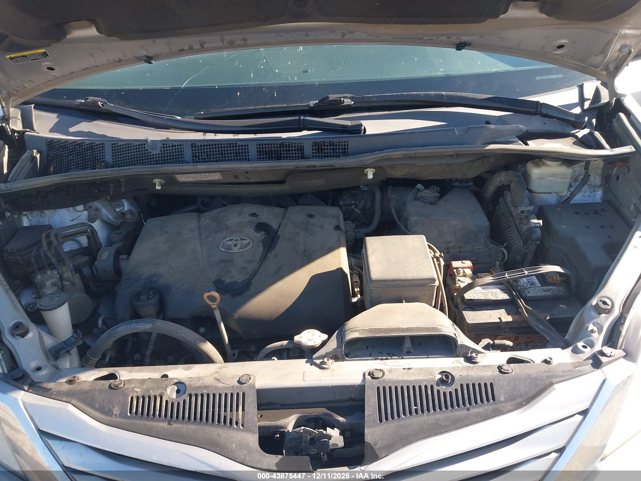 TOYOTA SIENNA image 10
