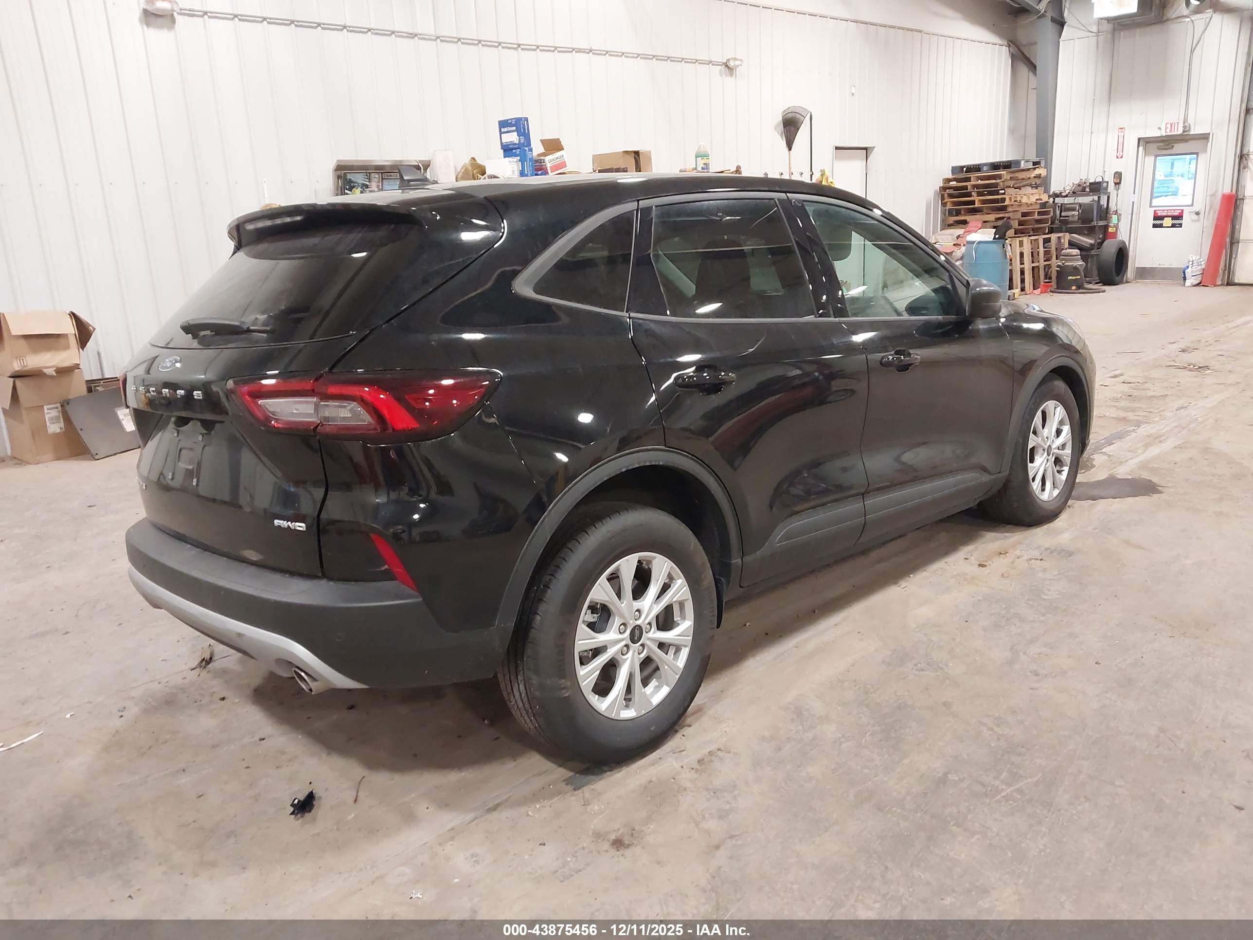 FORD ESCAPE image 4