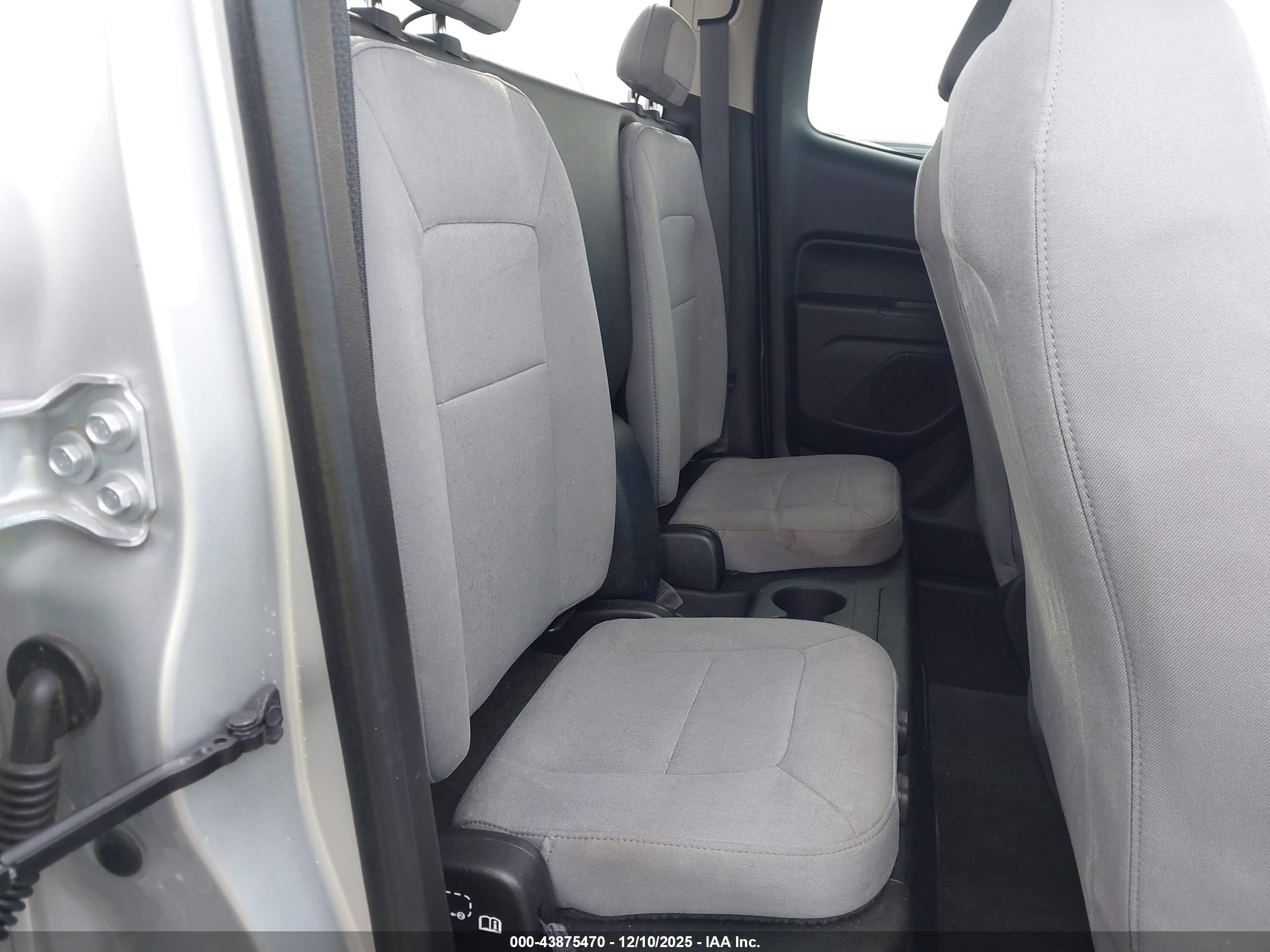CHEVROLET COLORADO image 8