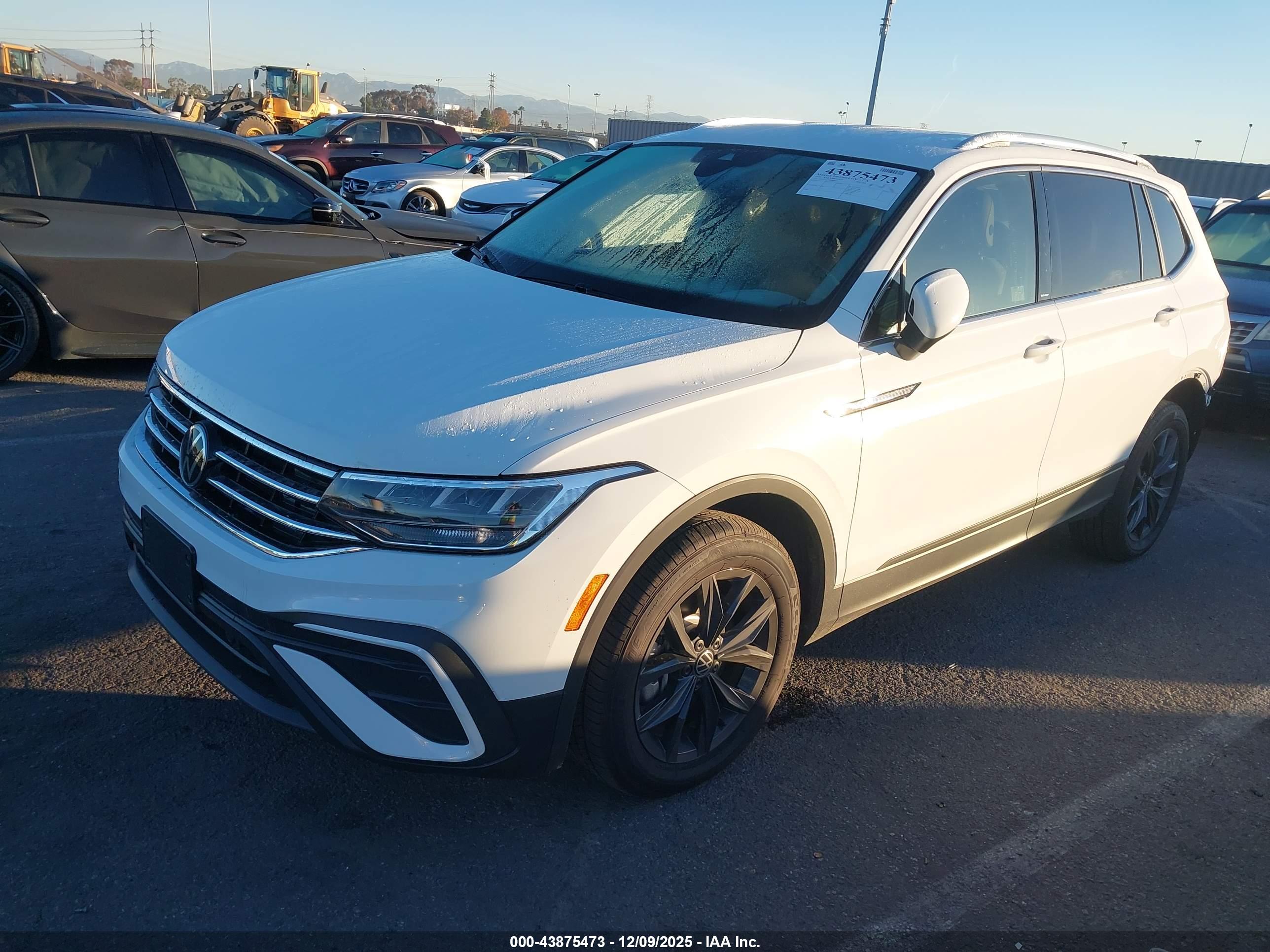 VOLKSWAGEN TIGUAN image 2