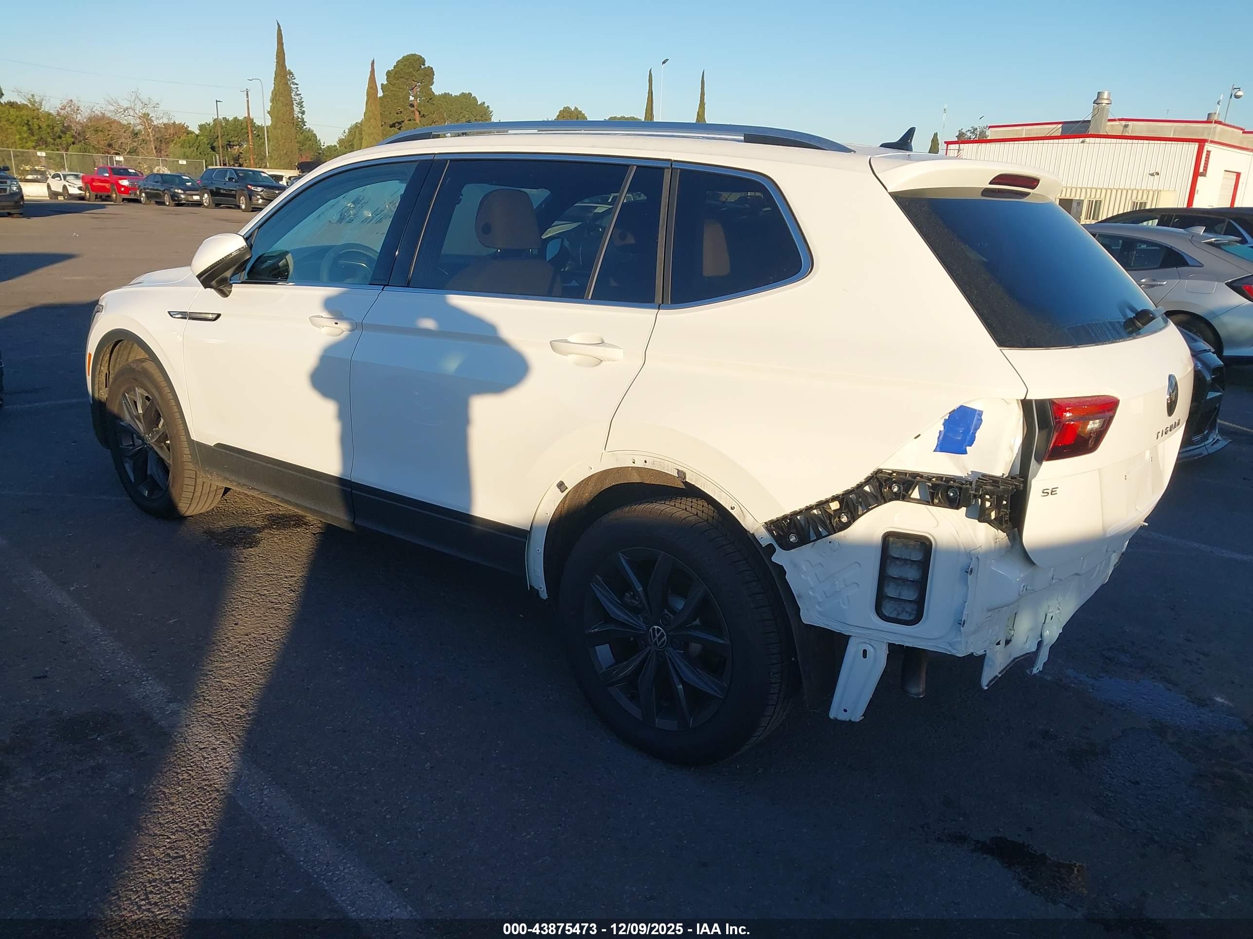 VOLKSWAGEN TIGUAN image 3