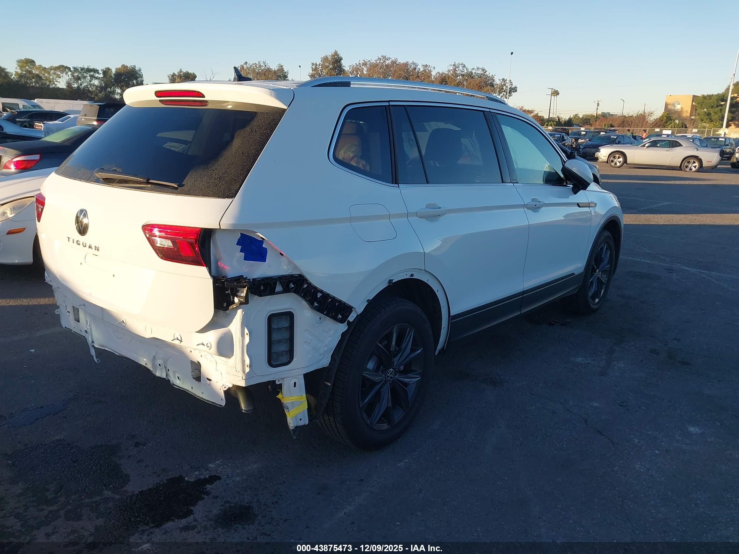 VOLKSWAGEN TIGUAN image 4