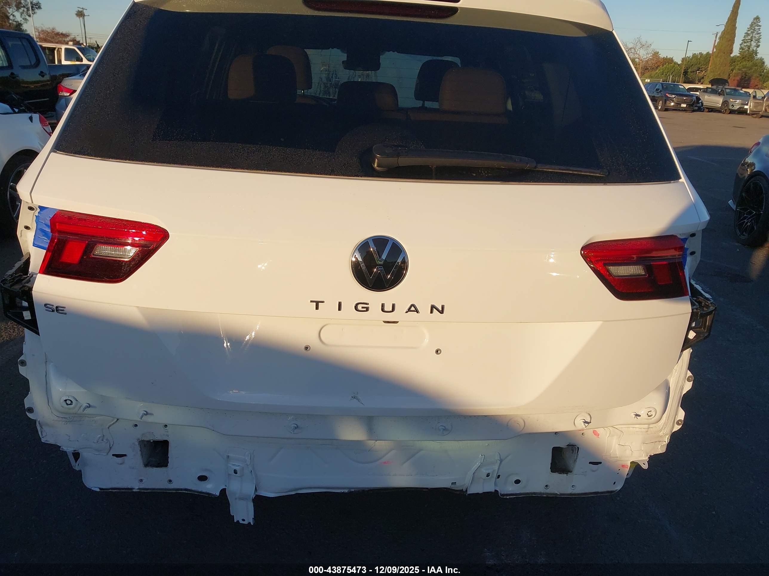 VOLKSWAGEN TIGUAN image 6