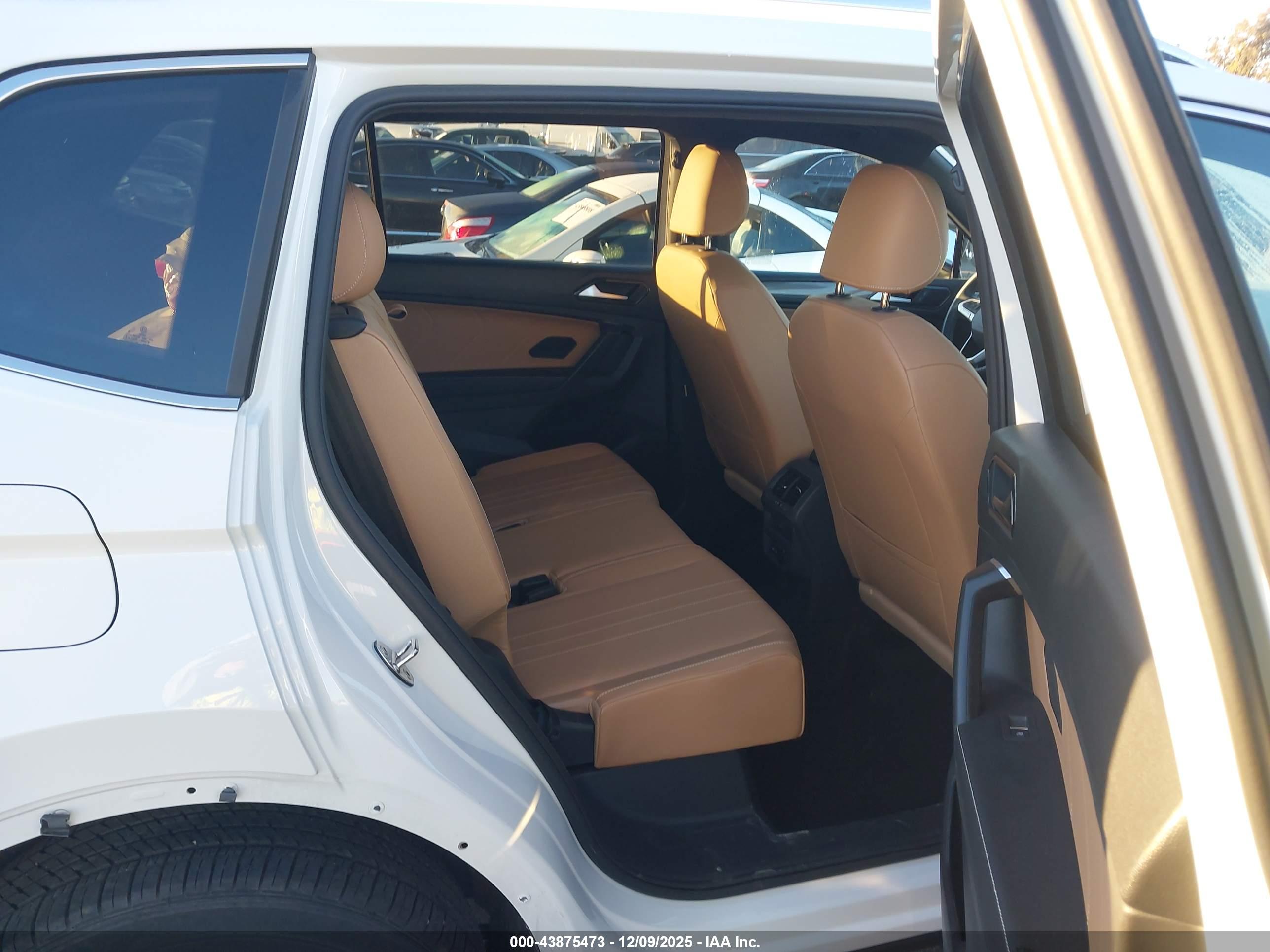 VOLKSWAGEN TIGUAN image 8