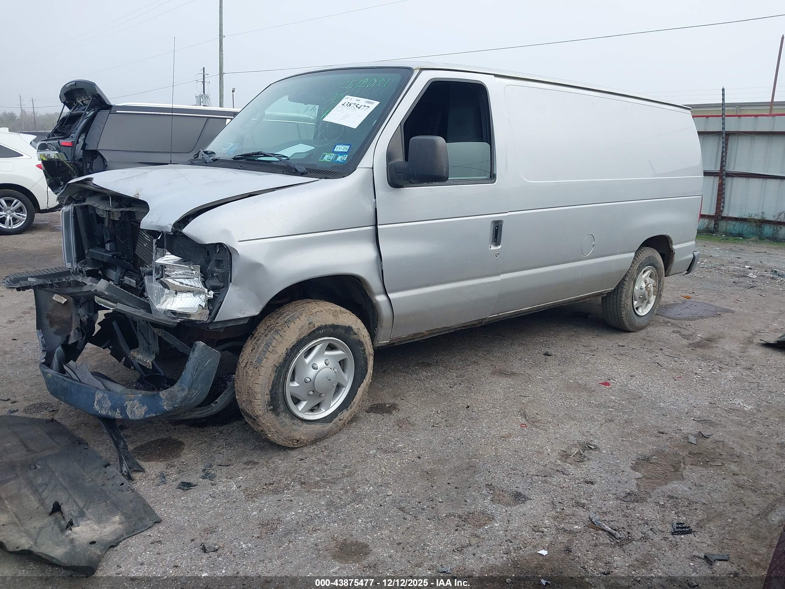FORD E-150 image 2