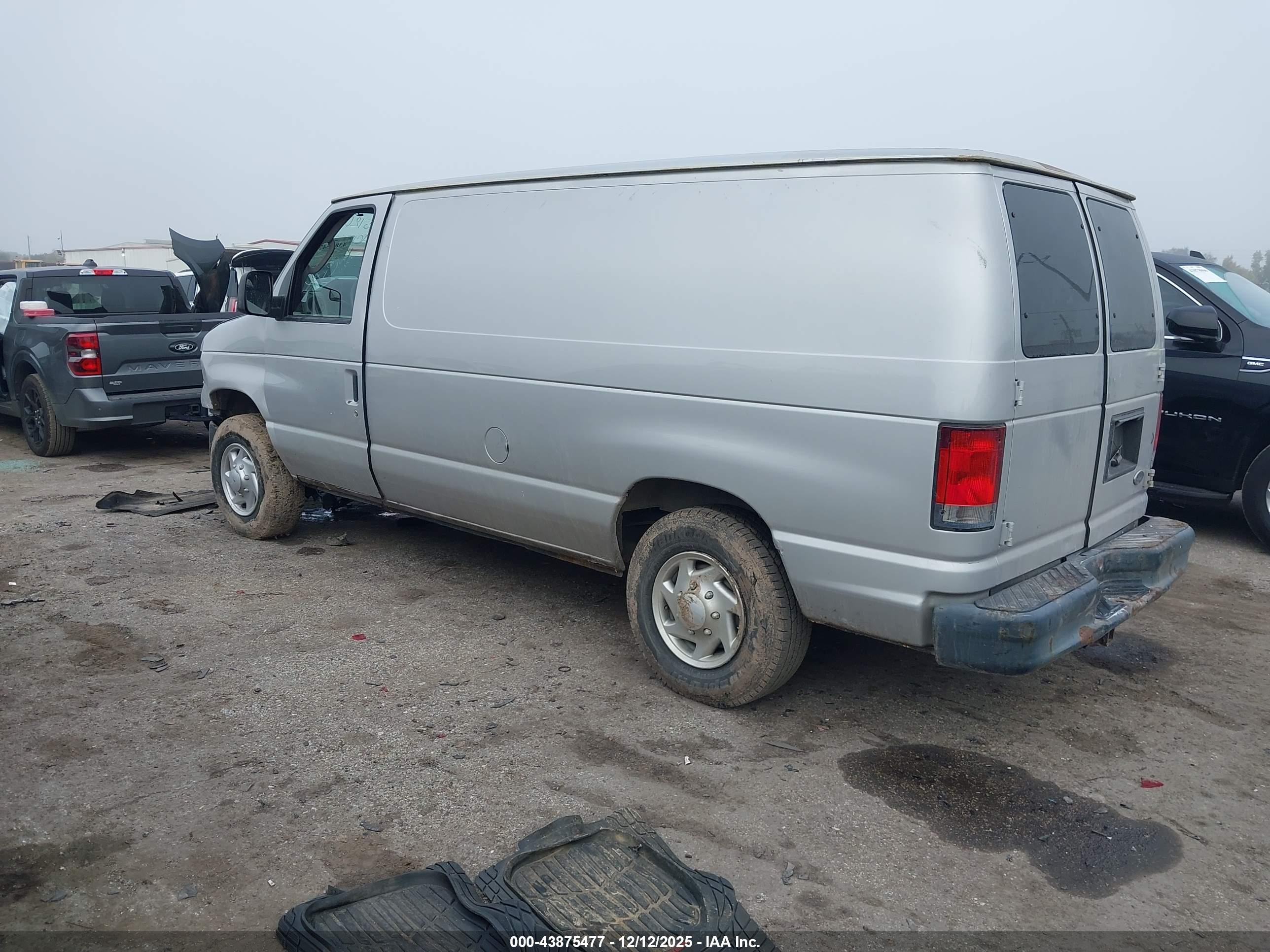 FORD E-150 image 3